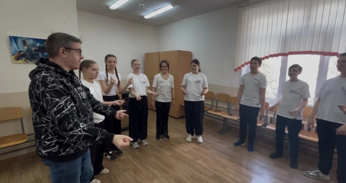🎒 Учащиеся 8А класса посетили открытое занятие туристско-краеведческой направленности «Здорово»!  🎯 