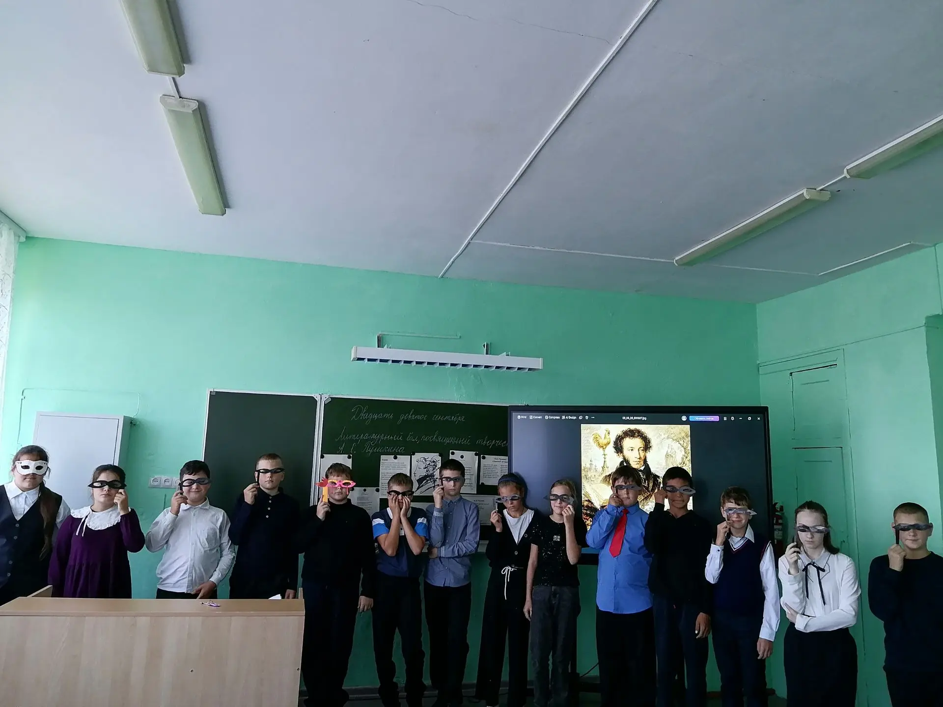 Сегодня у  ребят пятого класса состоялся незабываемый литературный бал,🎩🎭 посвящённый...