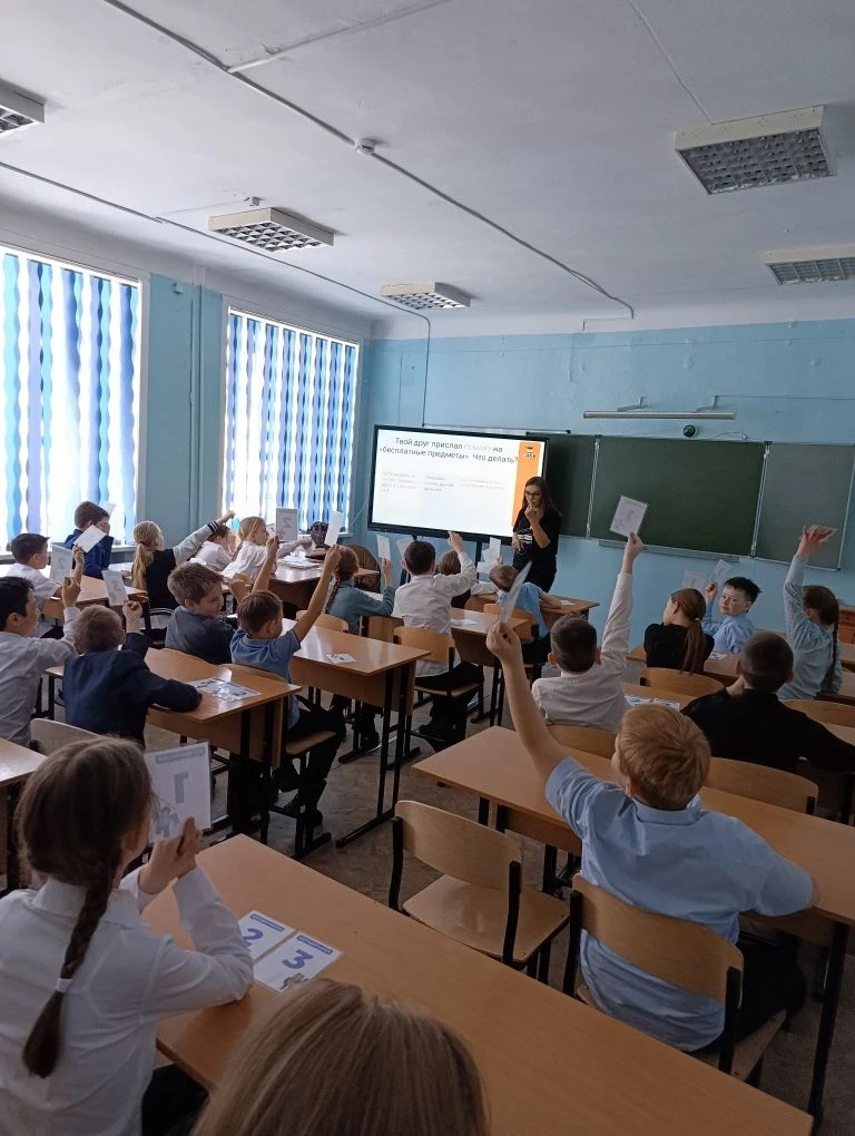 📚👨‍🏫 5 марта ученики младших классов принимали гостей 🌍✨ от Международной школы программирования "Ал