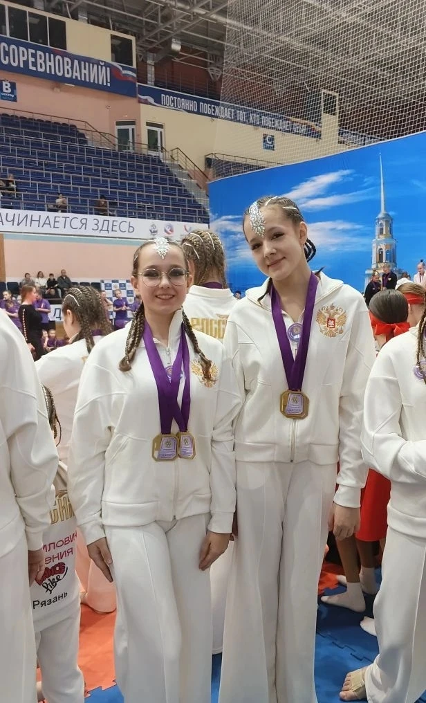 Поздравляем наших юных чемпионок!  Блестящая победа учениц 7Б класса, Роговской Марии и Сомовой Анже