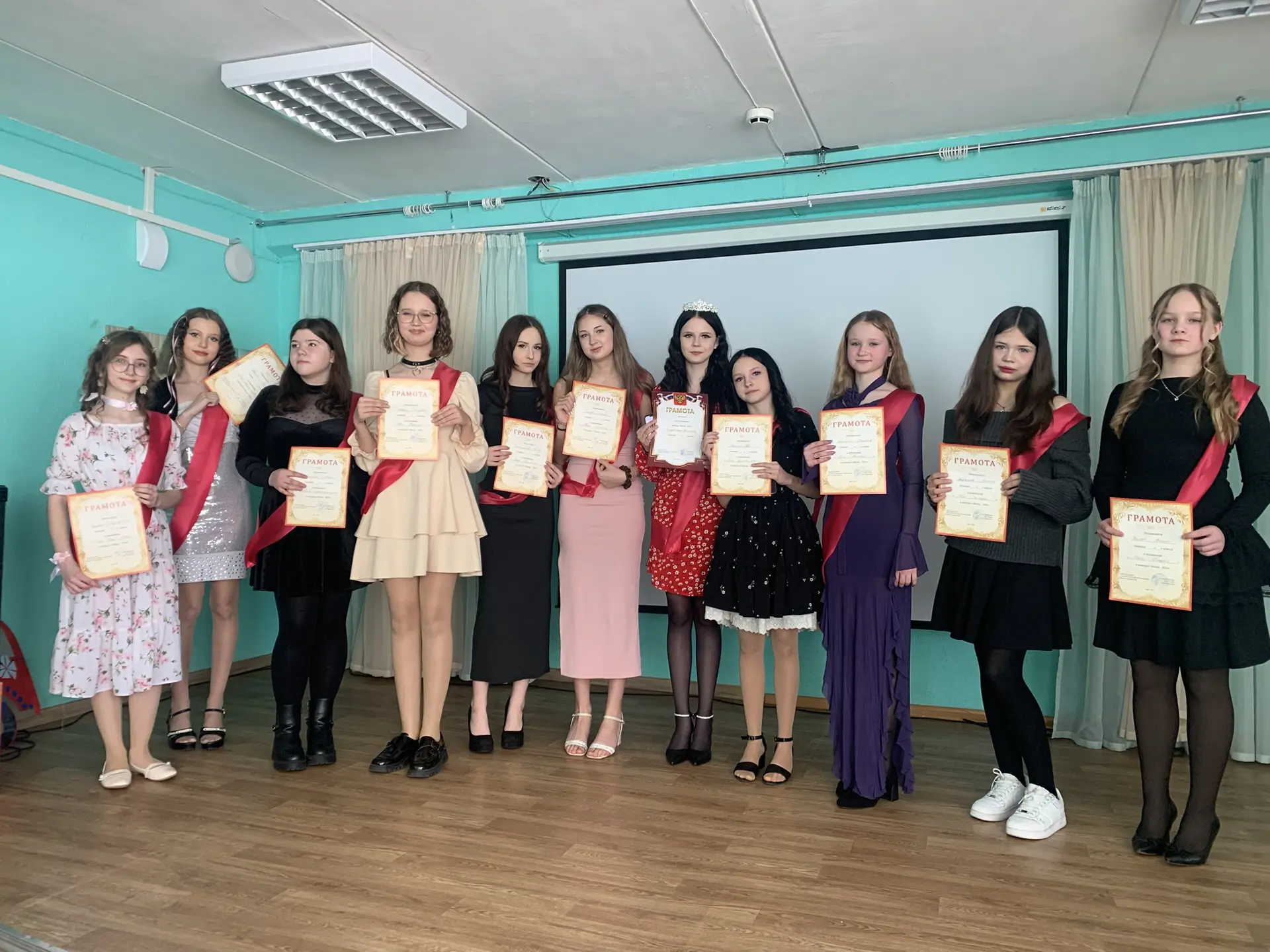 8 МАРТА 🌺  Международный женский день 🥰  Наши ученики не только поздравили мам, учителей, бабушек, о