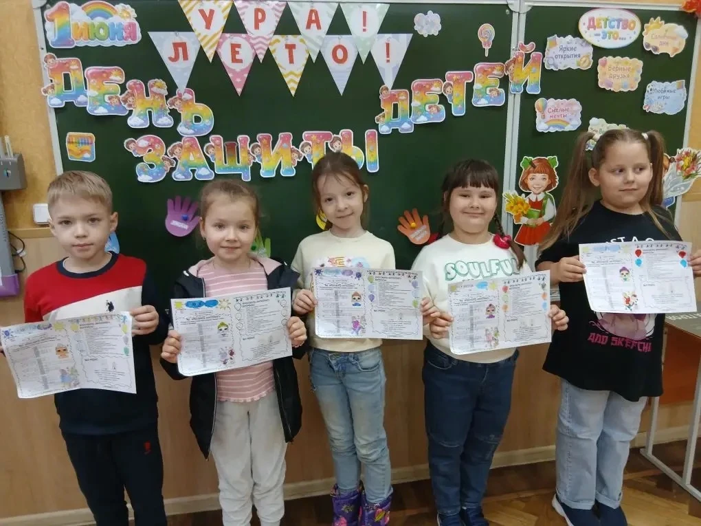 🎨 Творческое открытие летней площадки: мастер‑классы от активистов Движения Первых!