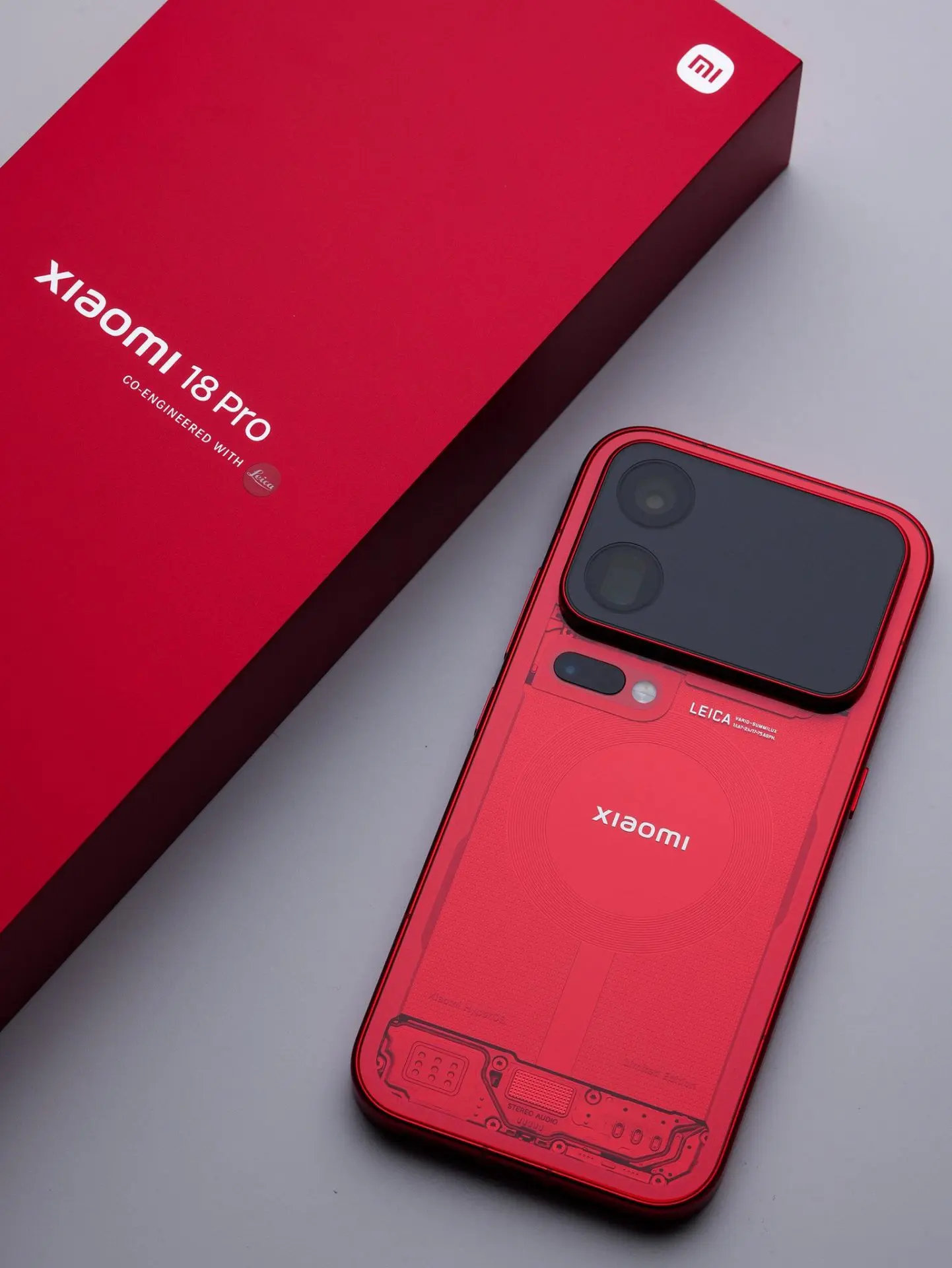 Xiaomi 18 Pro с "прозрачной" задней панелью