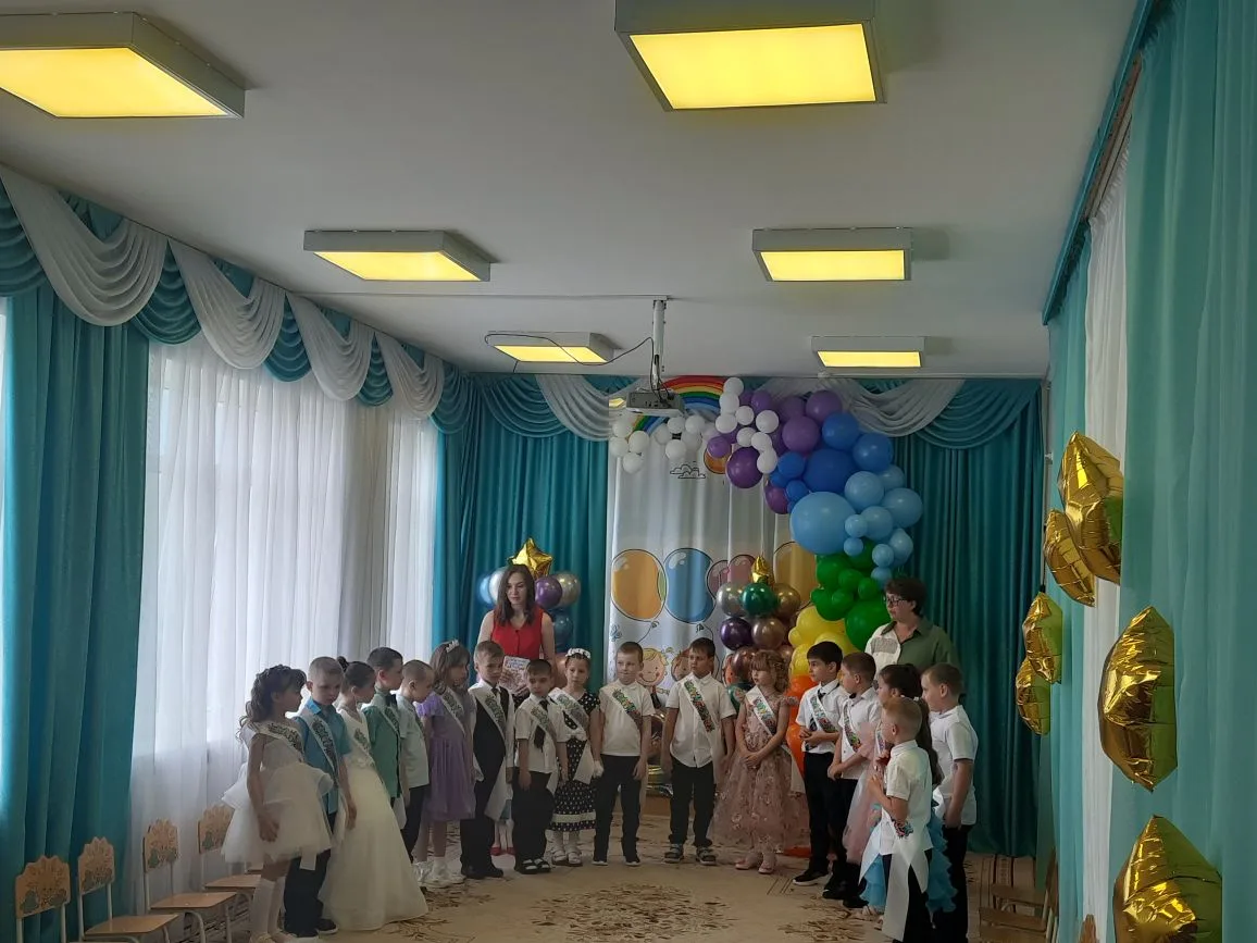 Ещё вчера они делали первые шаги , а сегодня уже готовы к школе... Время летит неумолим...