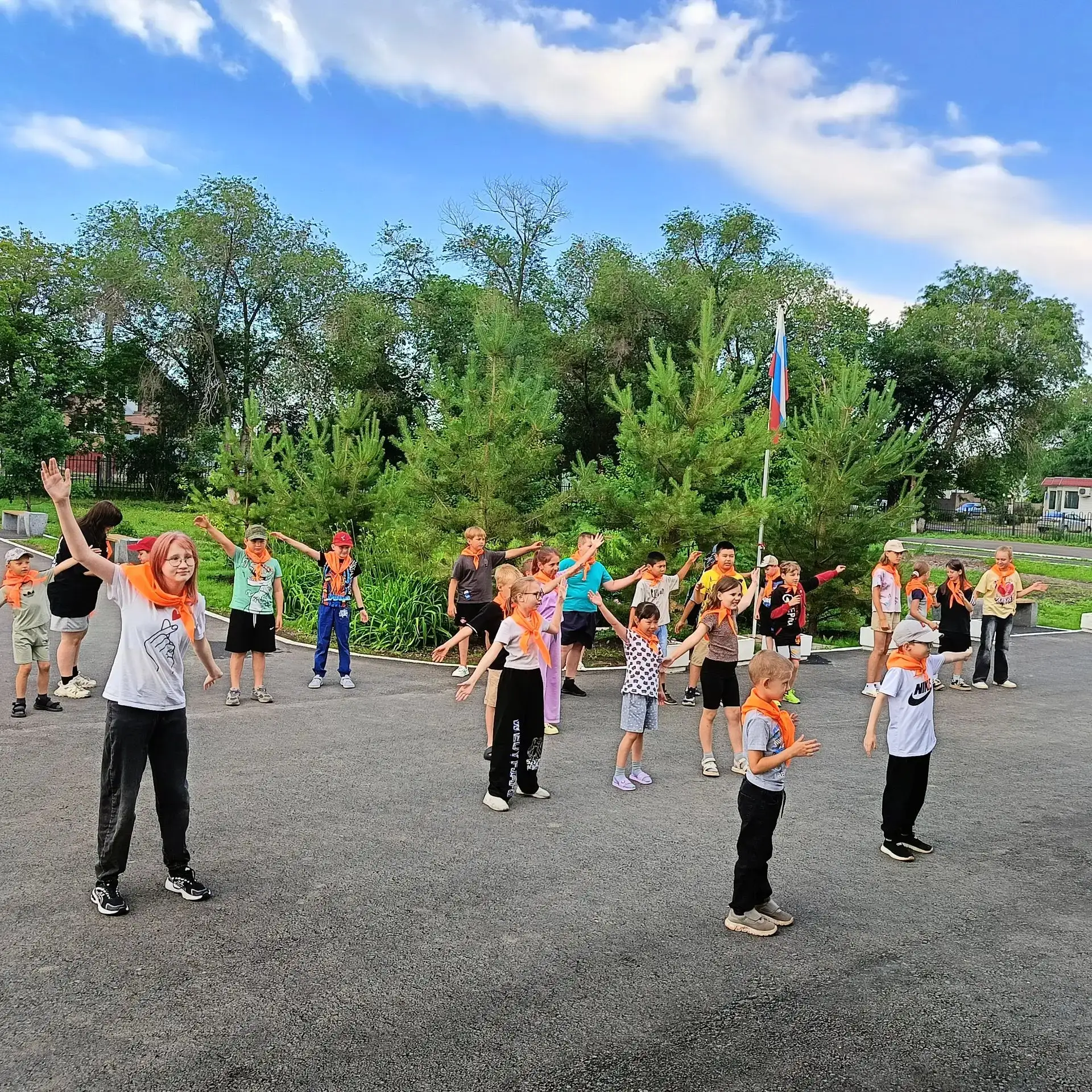 Яркий старт второго потока в лагере «Родничок»! ☀️Ура, свершилось! Наша вторая смена официально нача