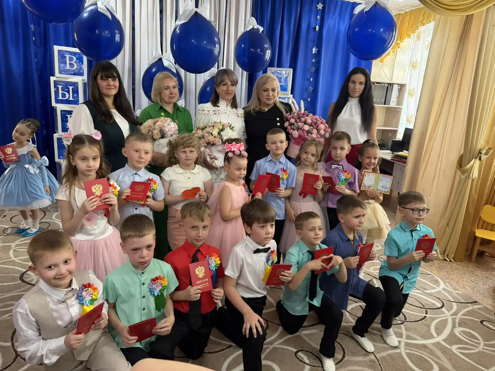 🤗Сегодня в ГБДОУ «ДЕТСКИЙ САД № 184 Г.О. МАКЕЕВКА» ДНР особенный день — первый в жизни выпускной у р