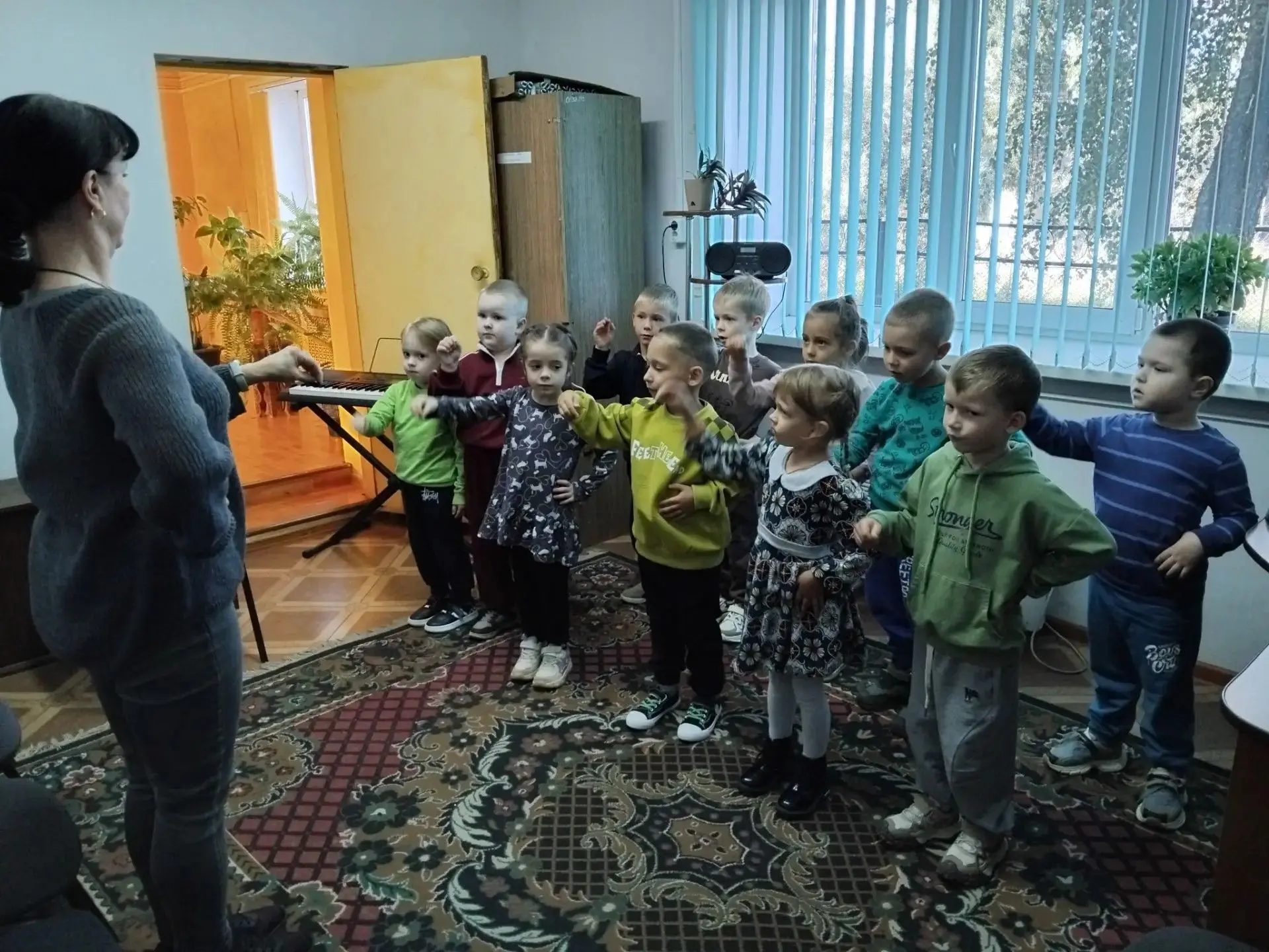 В творческом объединении первого года обучения «Почемучки» - музыкальный движ! Сейчас с...