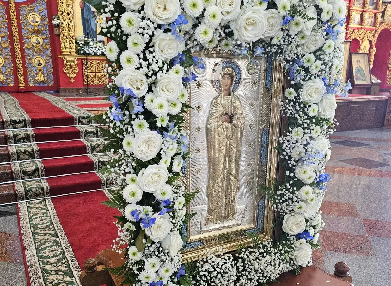 В Луганске единороссы организовали полевую кухню для прихожан Владимирского кафедрального собора

За
