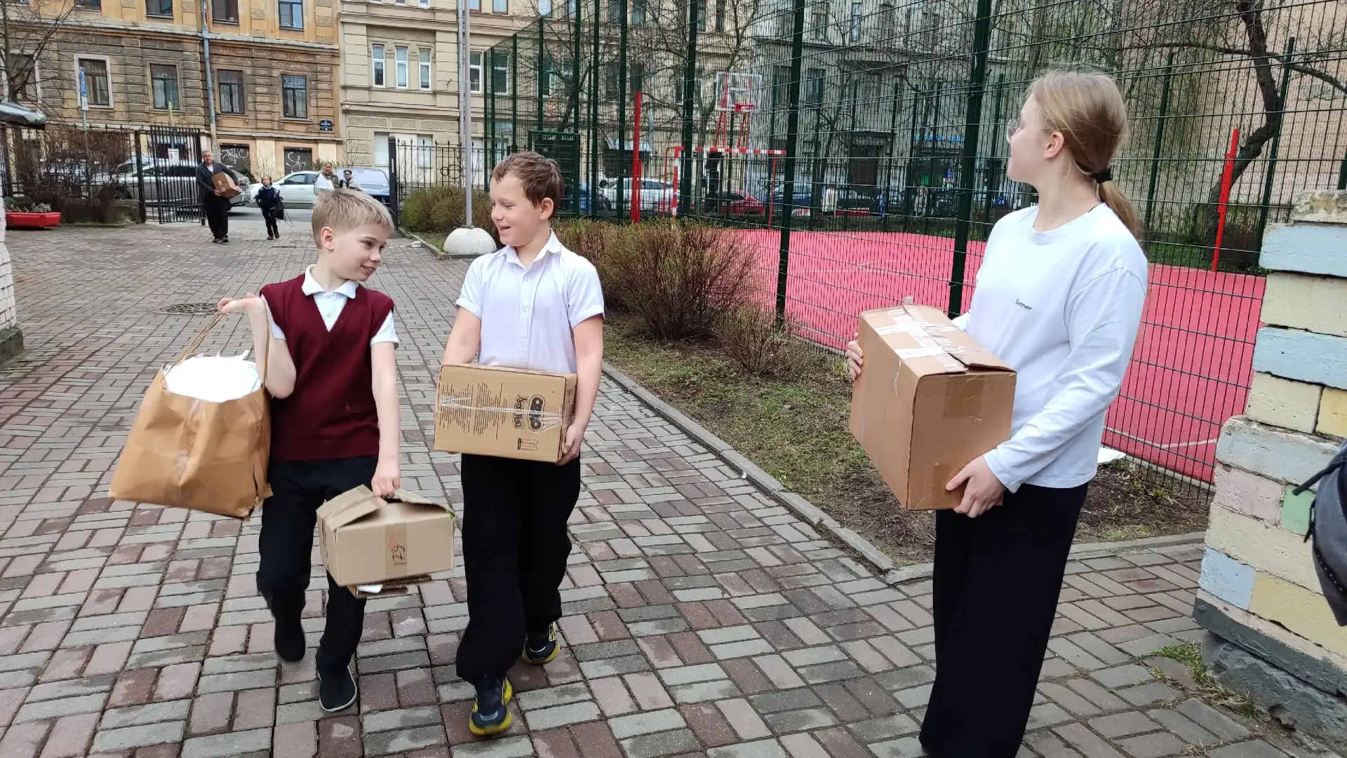 Более 1,3 тонны бумаги: итоги большого сбора макулатуры! 🌿♻️  16 апреля внутренний двор нашей гимназ