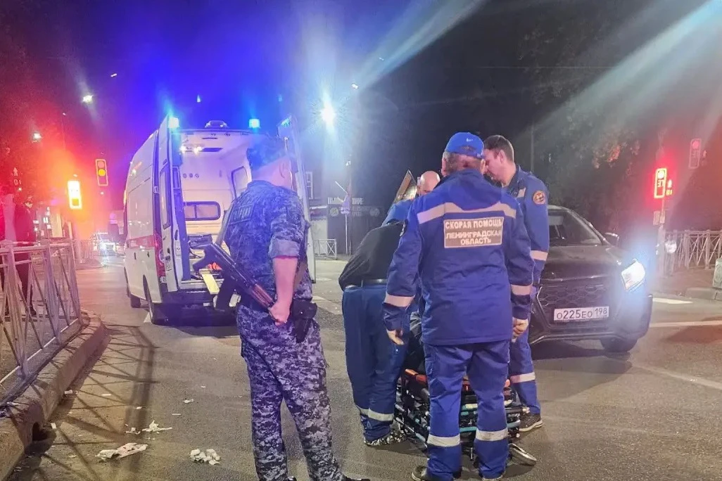 Во Всеволожске сотрудники Росгвардии оказали помощь двум женщинам, пострадавшим в ДТП н...