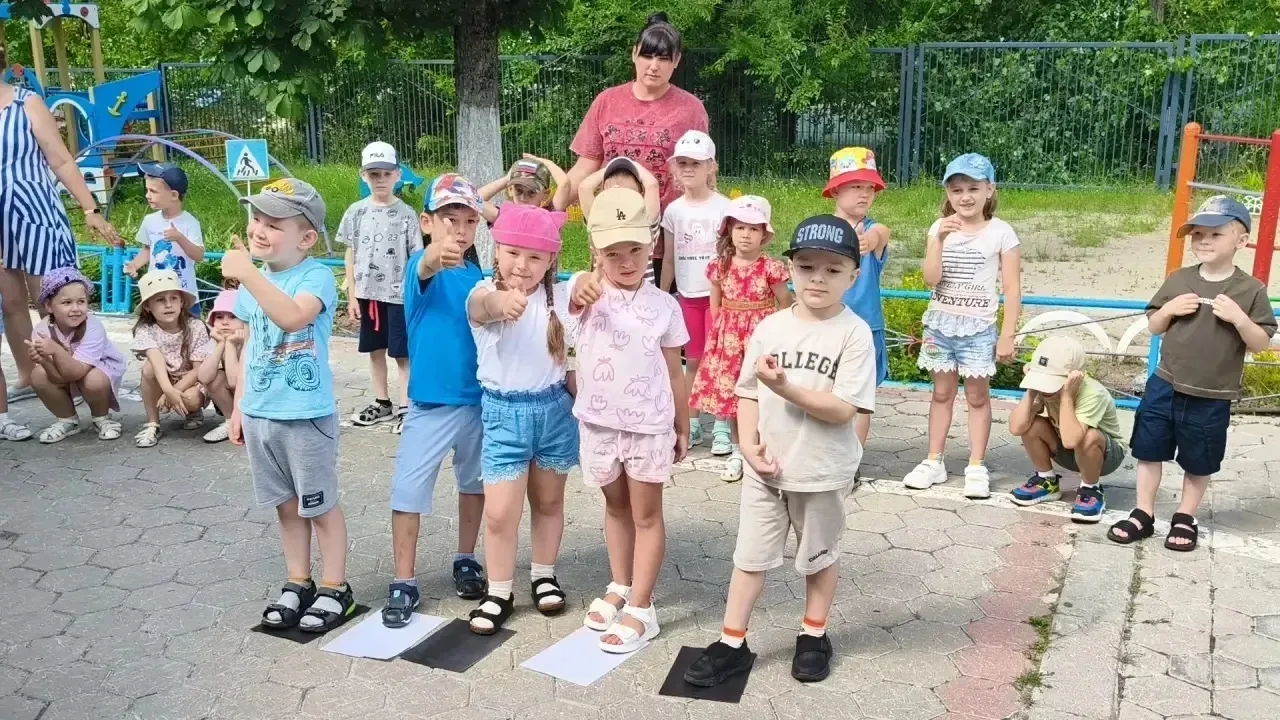 Сегодня в нашем детском саду прошёл особый и важный праздник — единый день профилактики дорожного дв