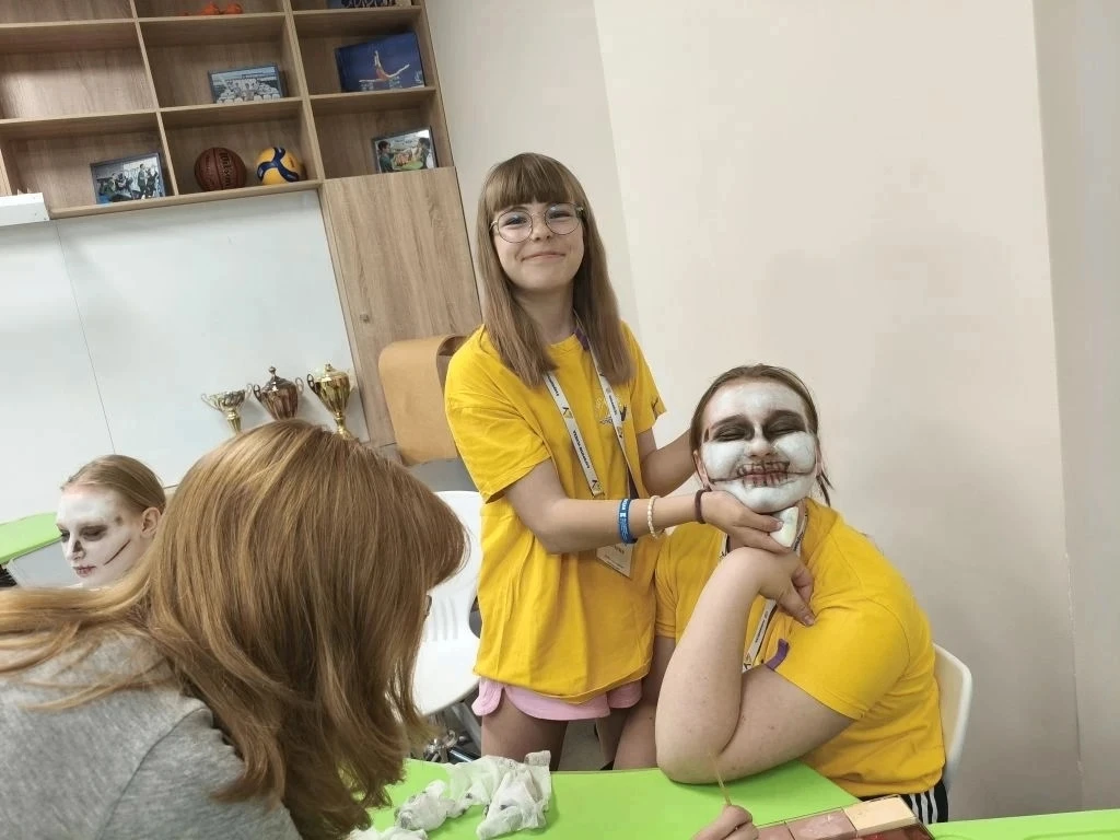 🎬В ТЕАТРАЛЬНОМ ЗАЗЕРКАЛЬЕ: УЧАЩИЕСЯ ДОМА ДЕТСКОГО ТВОРЧЕСТВА — В РОЛИ АКТЁРОВ!
 
Учащиеся Дома детс