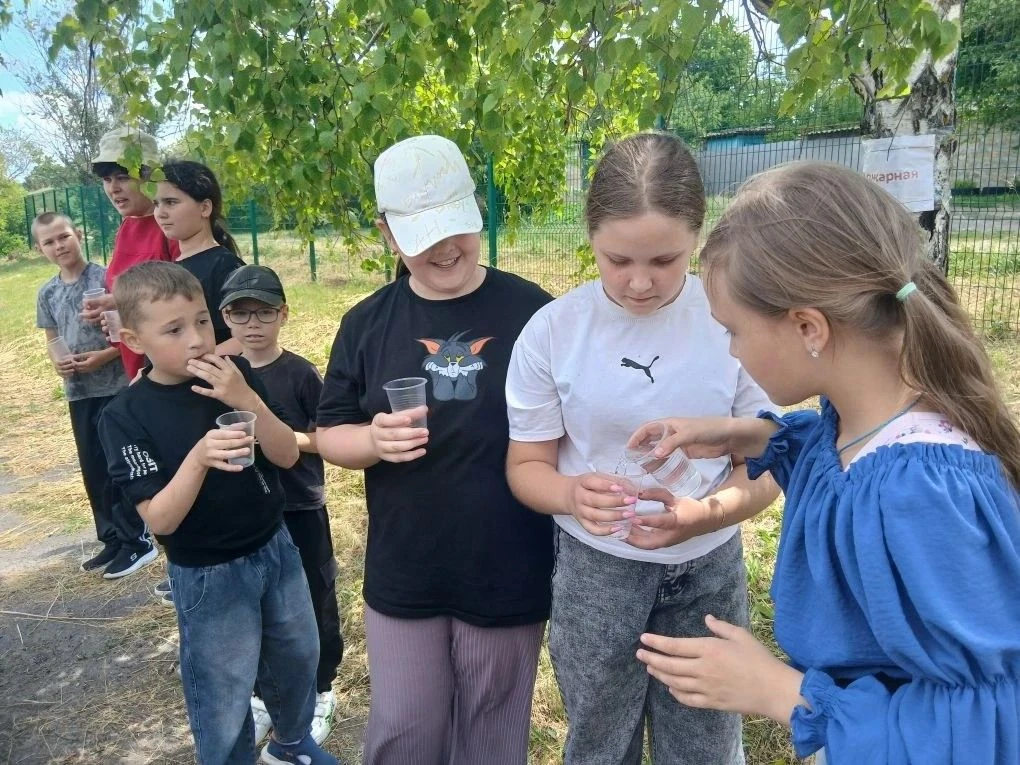 ✅Второй день лагерной смены начался с бодрящий утренней зарядки🏃. Ребята дружно выполн...
