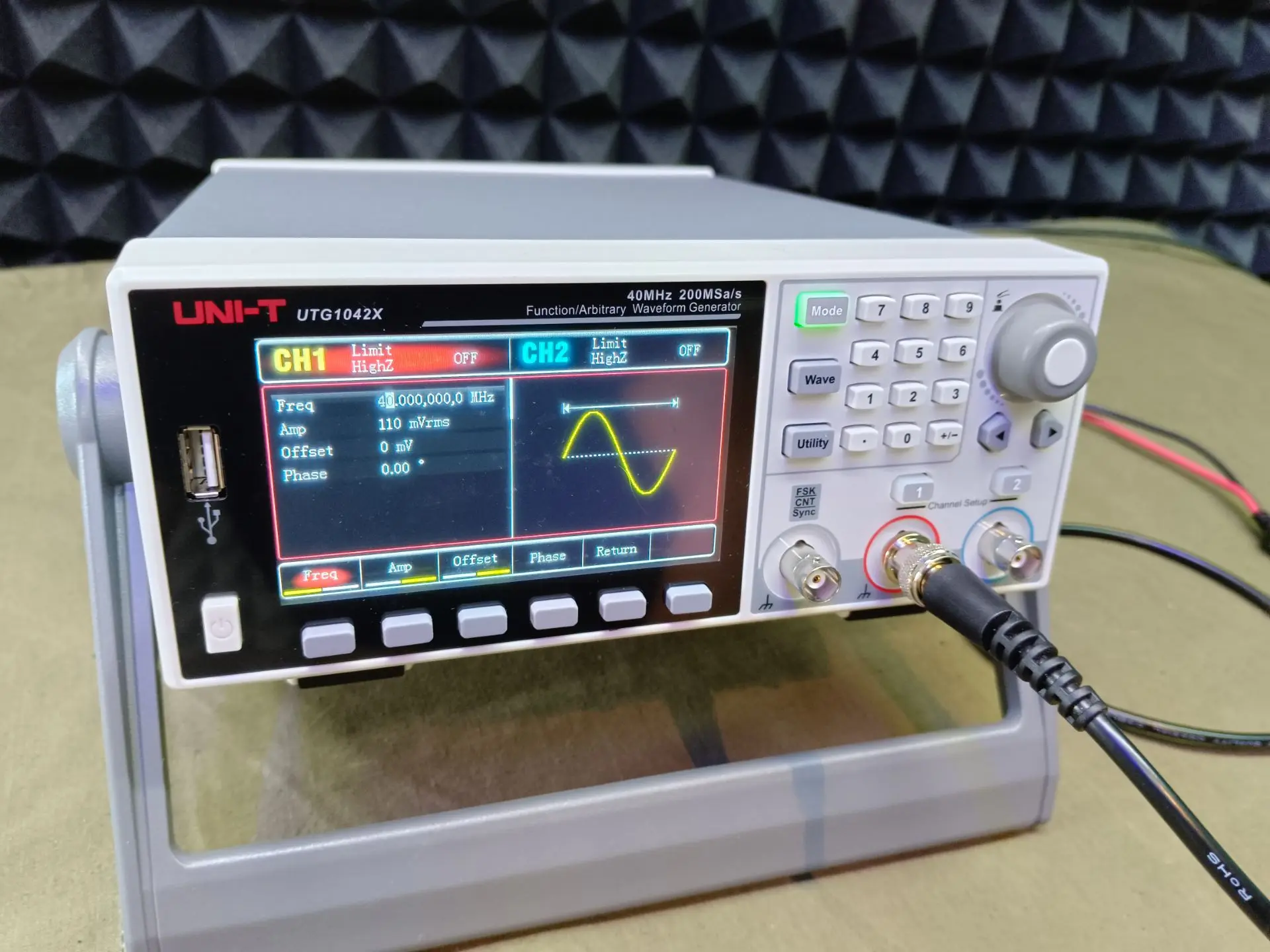 Двухканальный ВЧ генератор UNI-T UTG-1042X для обзора приехал.