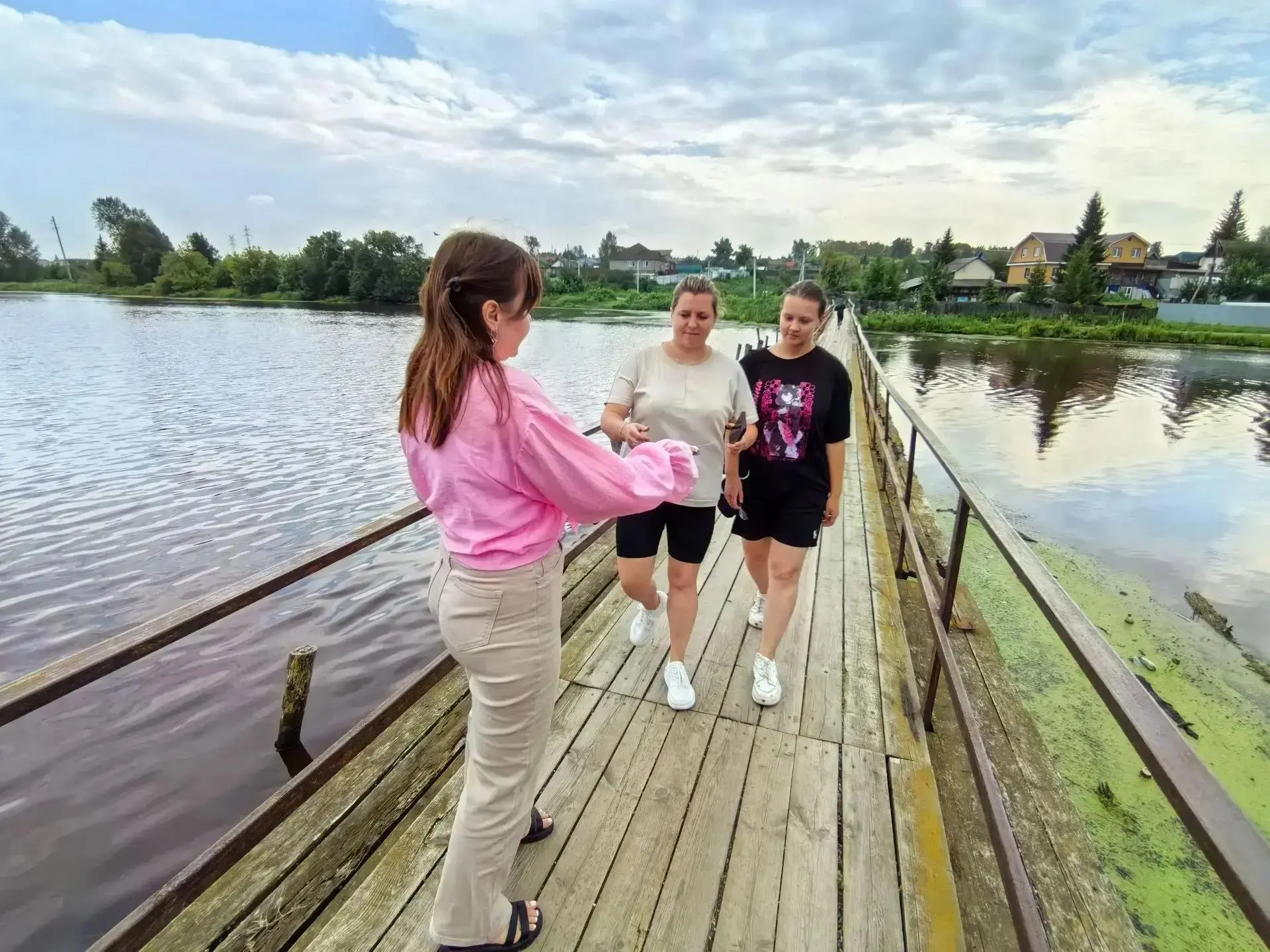 Патрулирование водоёмов
 
Установившаяся жаркая погода манит артемовцев к реке. Люди, желая освежить
