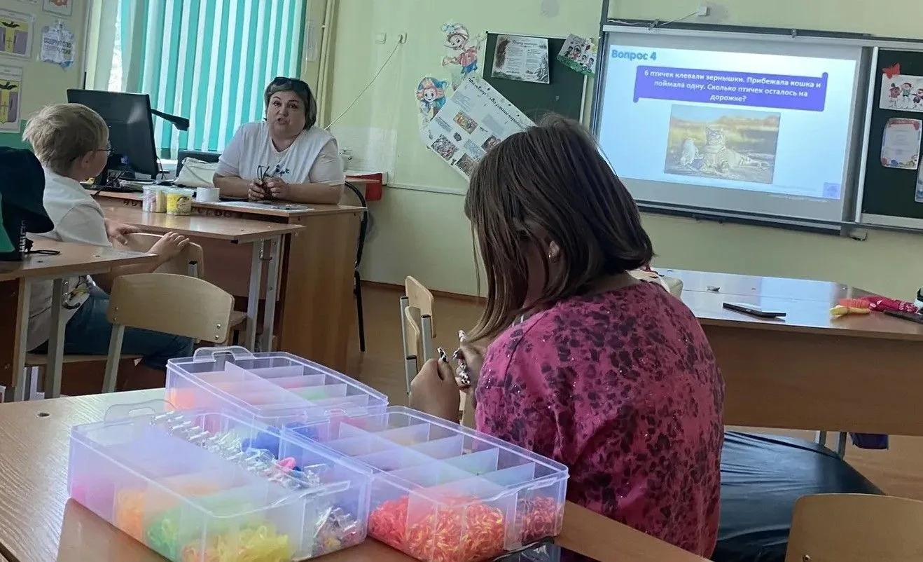 В день эрудита в лагере «Содружество» каждый отряд совершил виртуальное путешествие в мир науки. Тем