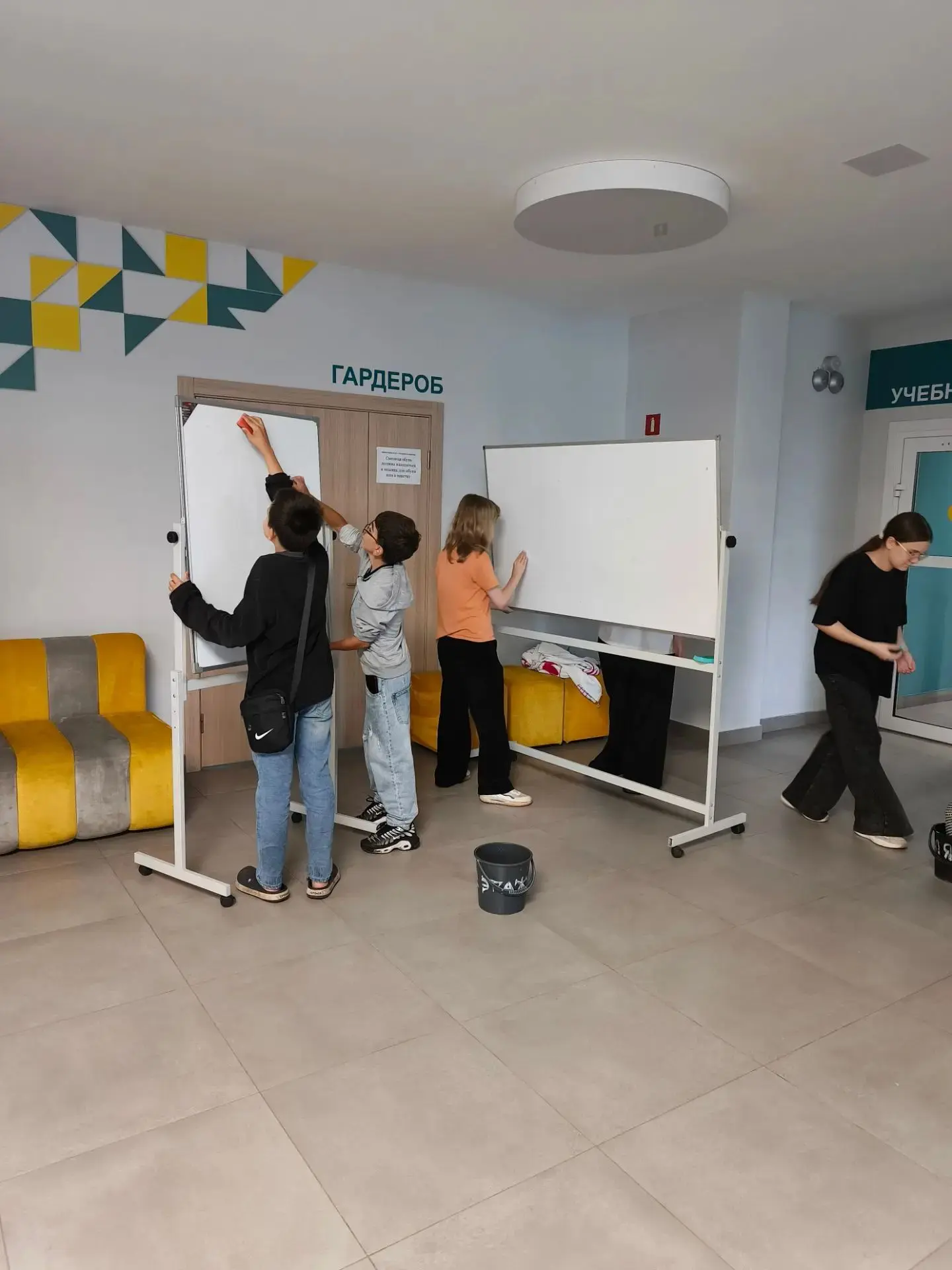 Лучшие в труде на неделе с 13-17 июля во втором корпусе:
‎Матевосян Артём 5в
‎Гуляев Руслан 5в
‎Чуди