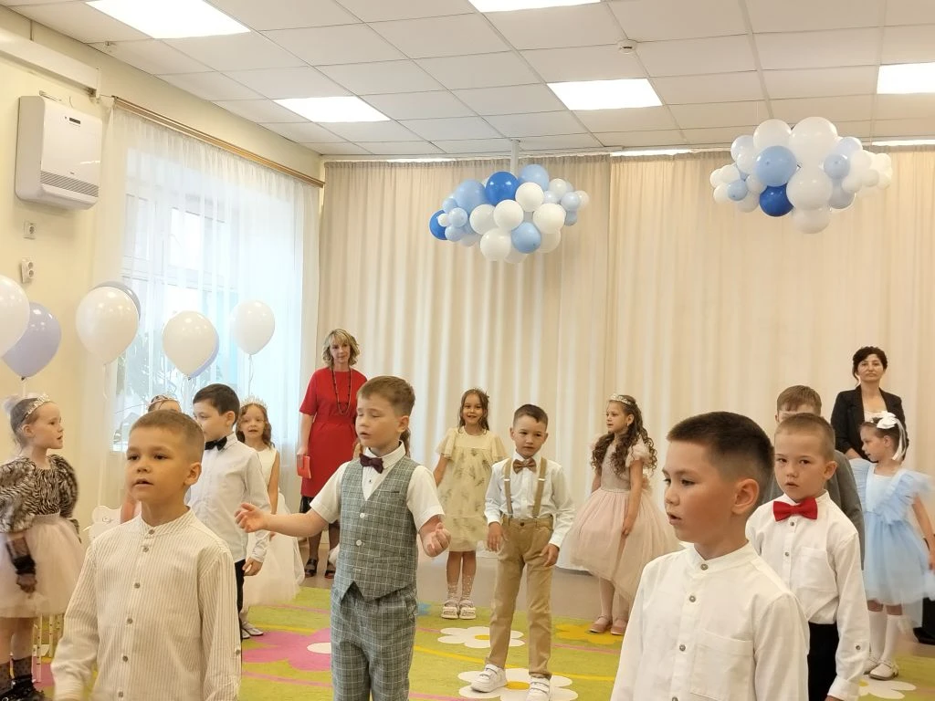 29 мая в нашем детском саду  прошел Выпускной бал для детей подготовительной группы "Ос...