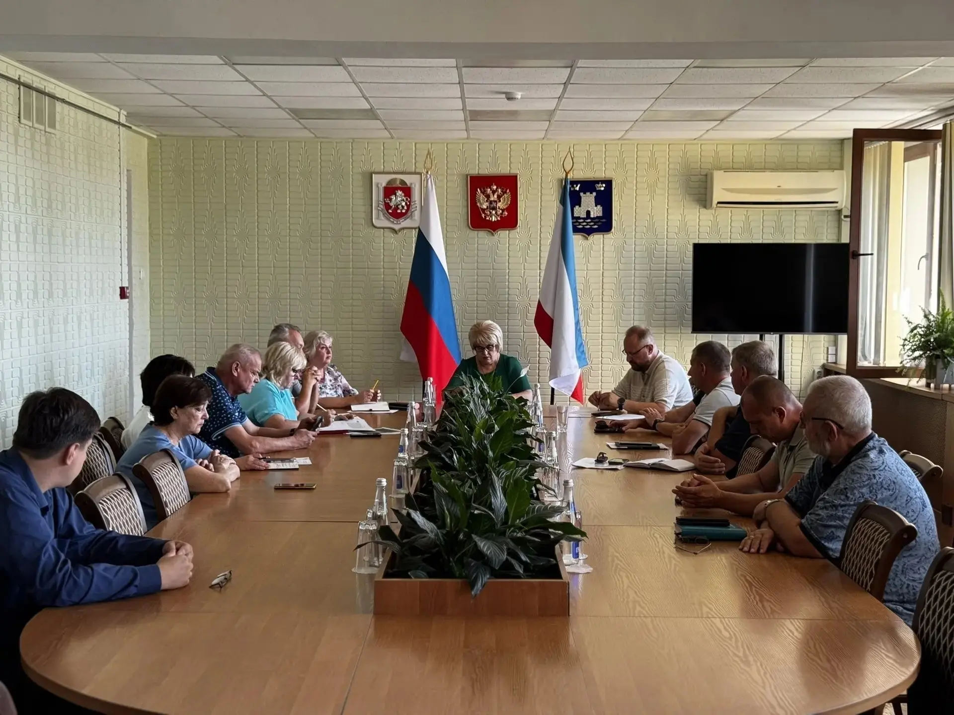 Вместе с председателем Алуштинского городского совета Борисом Борисовичем Егоровым, сотрудниками и п
