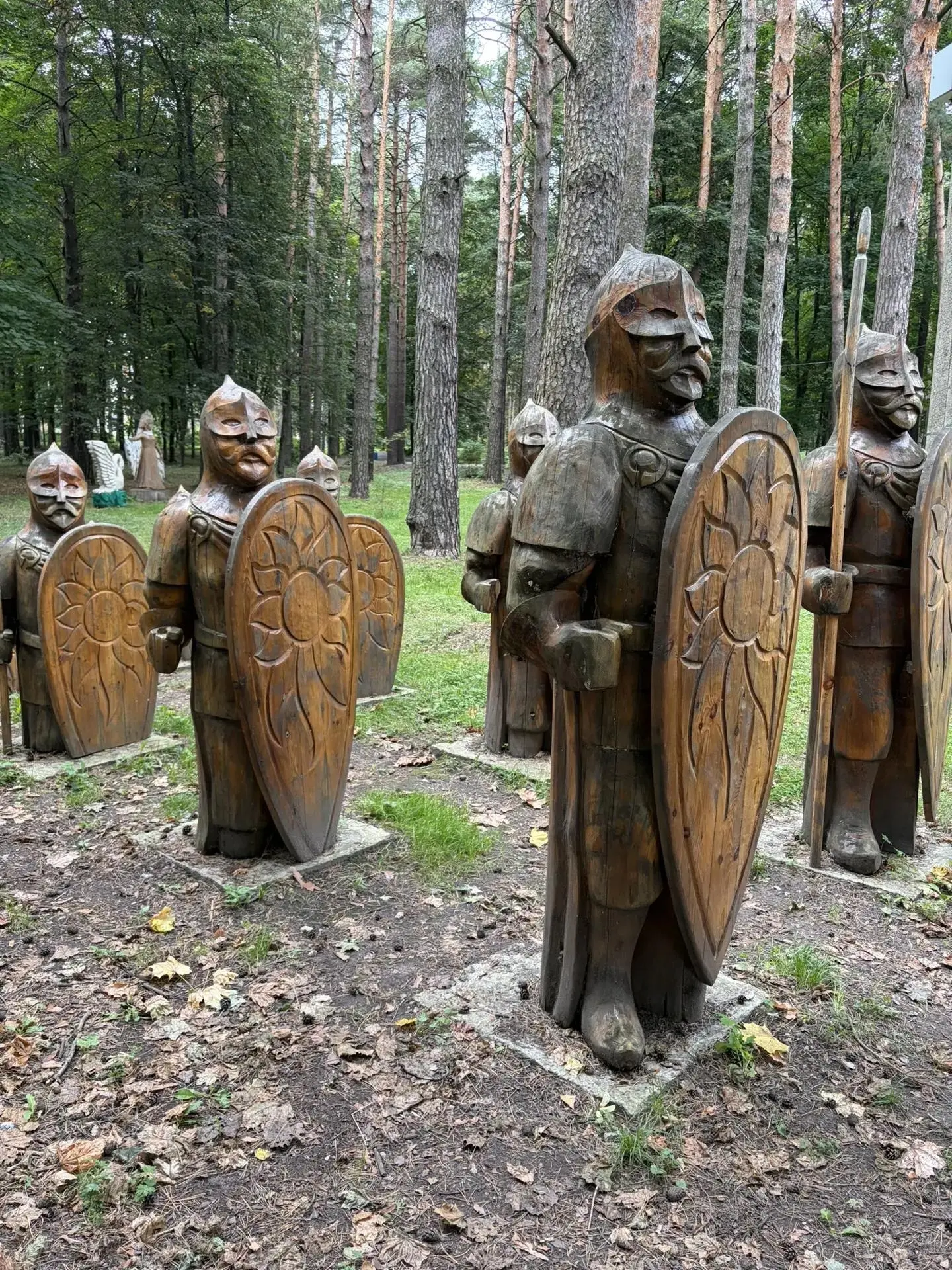 Парк Жалка. Уж сколько копей сломали местные жители о то, что нет копий у больше полови...