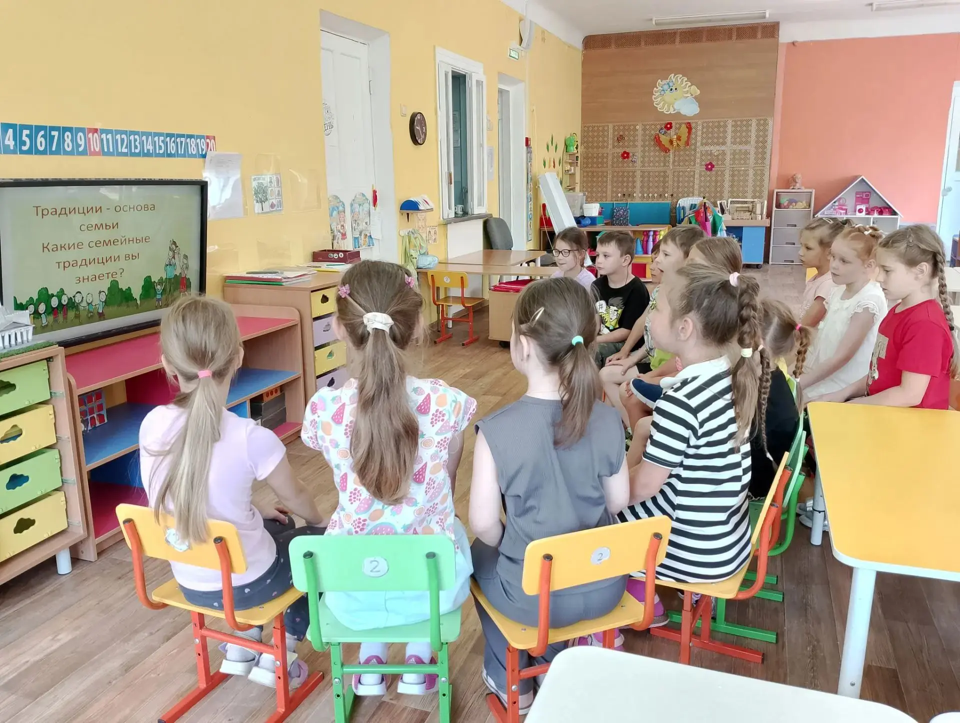 🎉 В каждой семье живут свои добрые традиции — они становятся опорой и теплом для ребёнка, помогают 