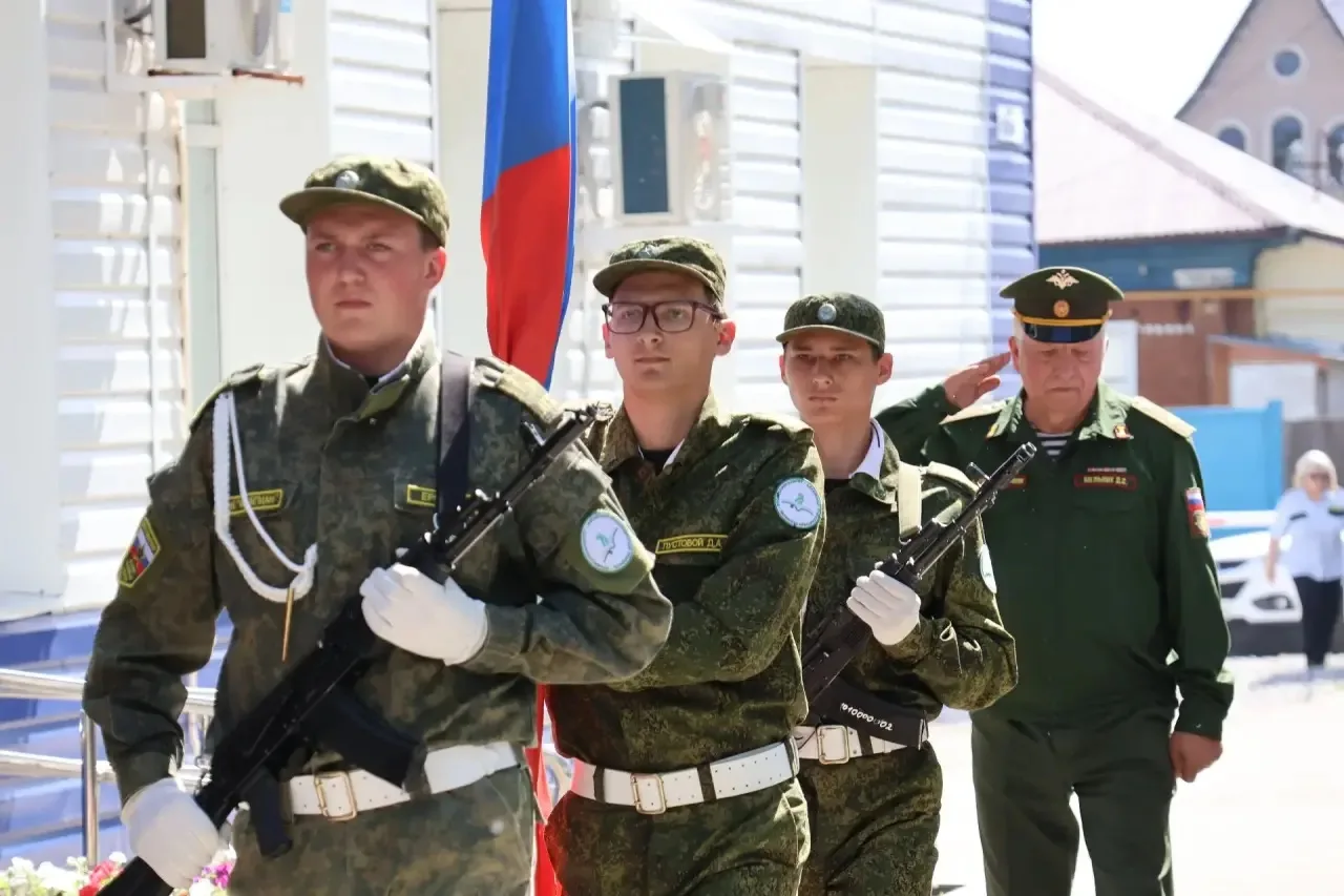 ТОРЖЕСТВЕННЫЙ ДЕНЬ - ДЕНЬ РОССИИ
Торжественная линейка-награждение - важное мероприятие и особое соб