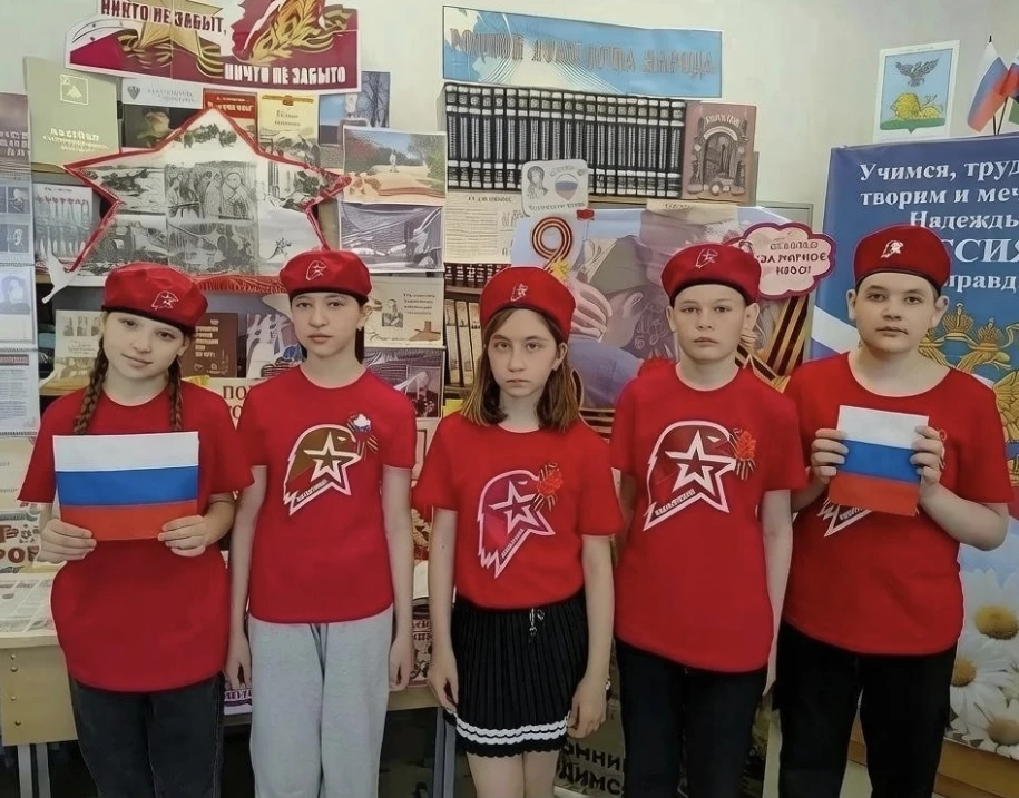 В рамках дня ЕДИНЫХ ДЕЙСТВИЙ в школе проходят мероприятия по плану.                                 