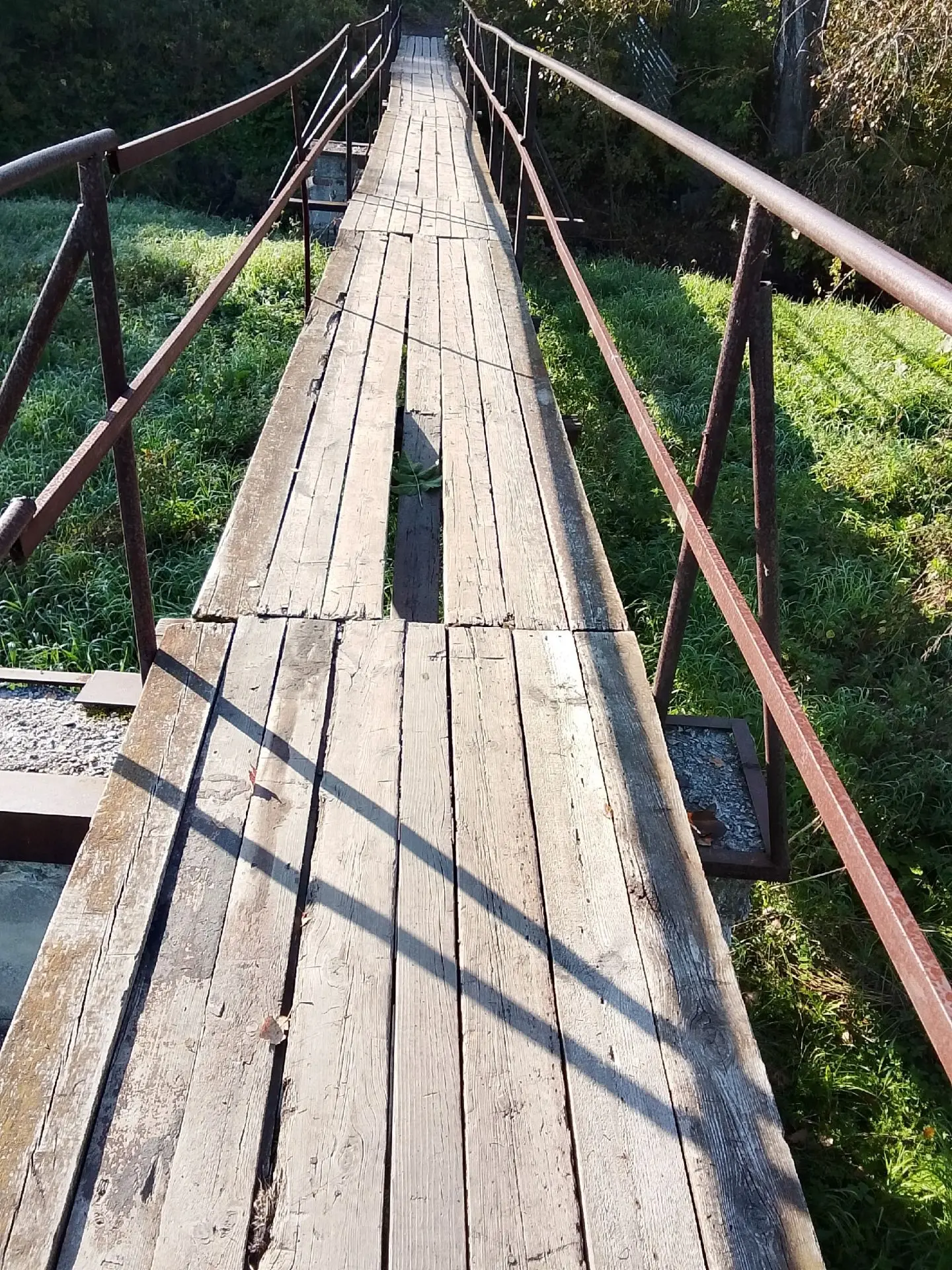 Здравствуйте. Можно анонимно. С УИЗА на ул. Ключевая сломался мост, ещё две доски рядом...