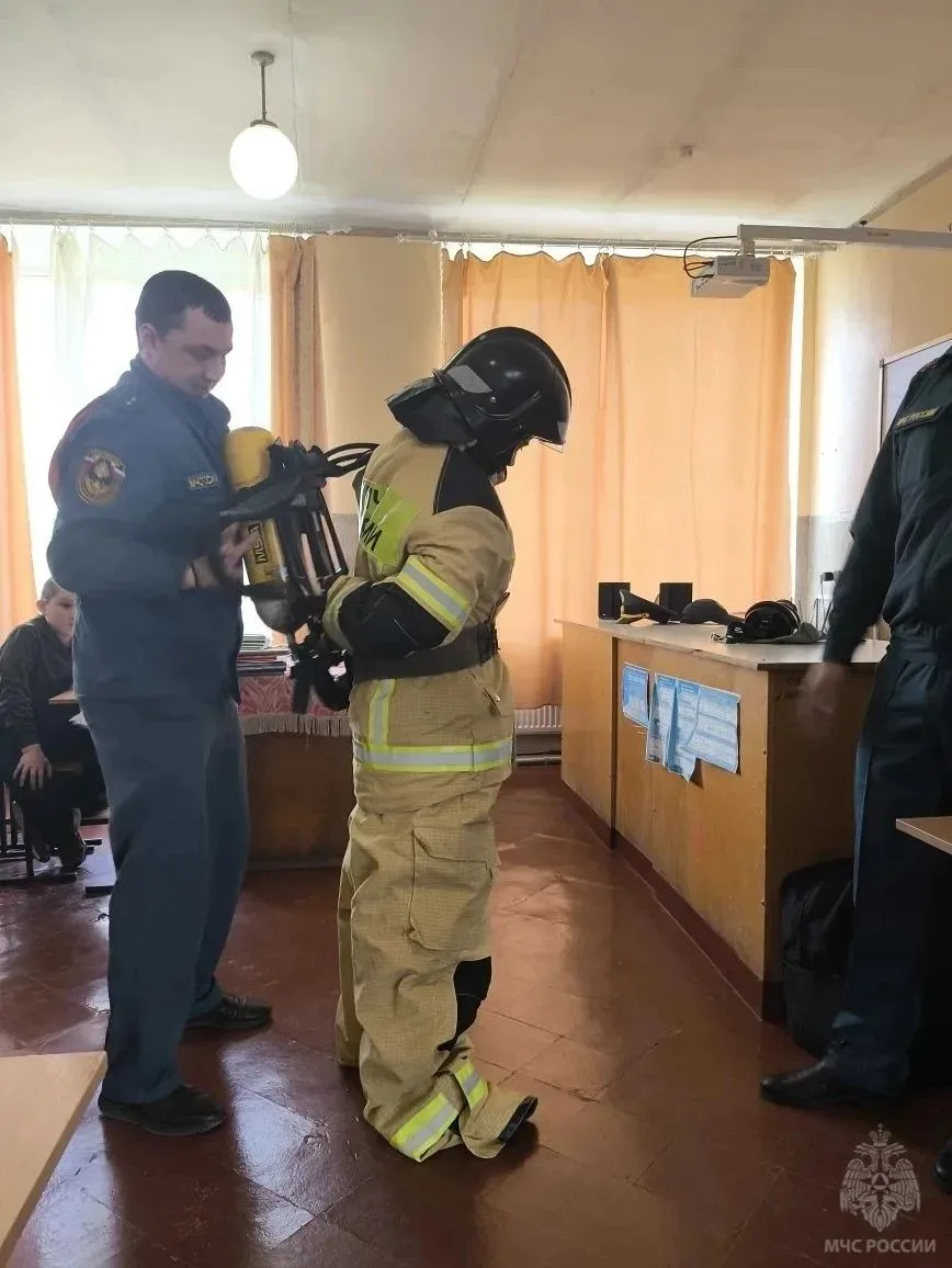 Каникулы должны быть безопасными  Традиционно в конце учебного года сотрудники МЧС России Новопсковс