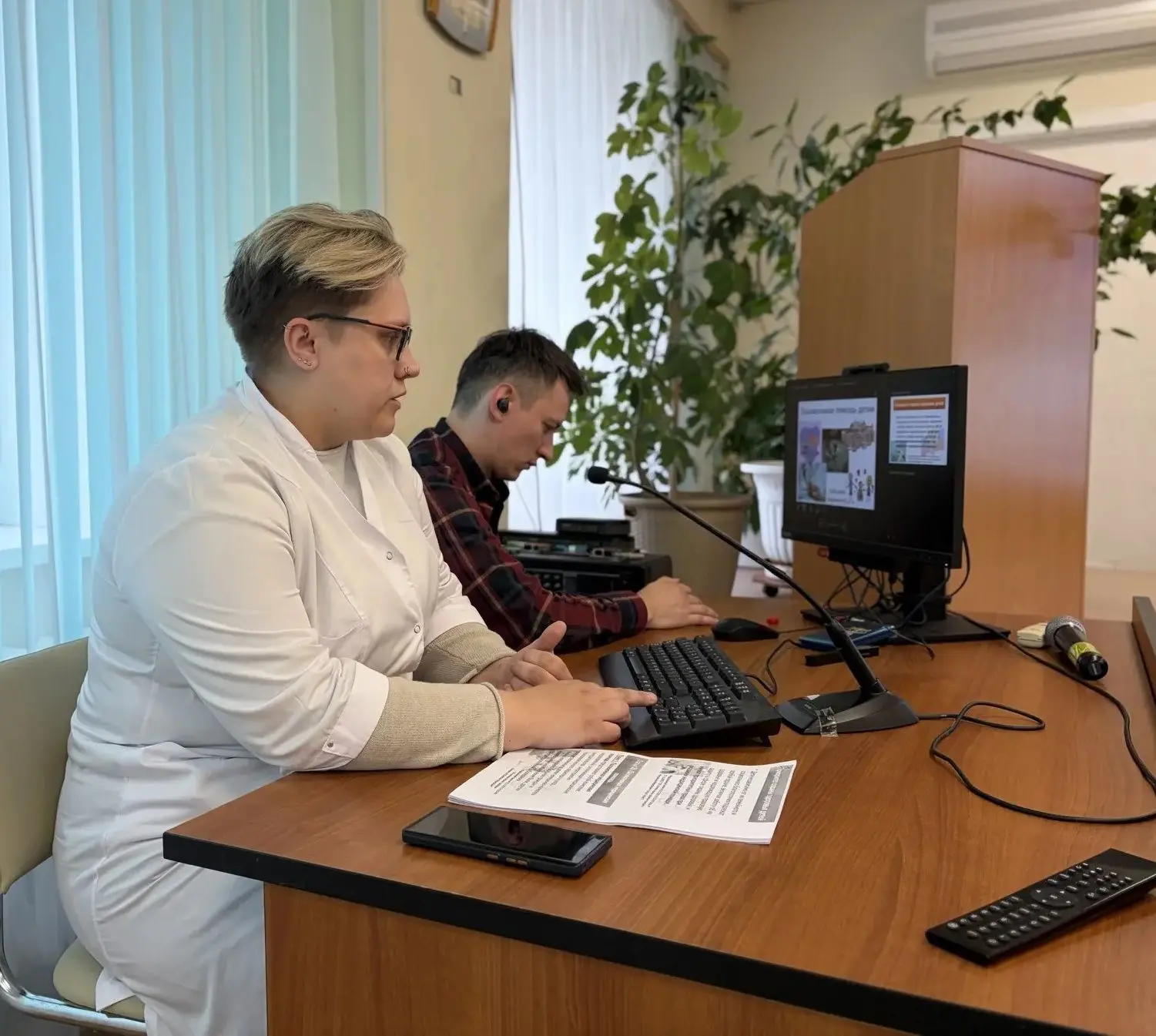 На днях в поликлинике прошла врачебная конференция.
🧬 Редкая болезнь, о которой важно знать
Элеонор