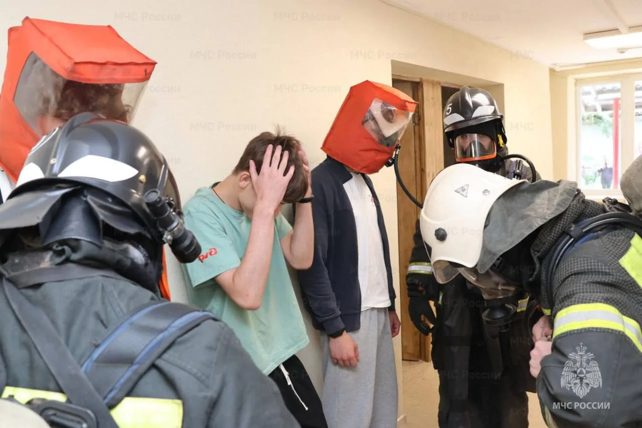 🔥 В детском лагере «Зеленый огонек» прошли пожарно-тактические учения

По легенде, лесной пожар пер