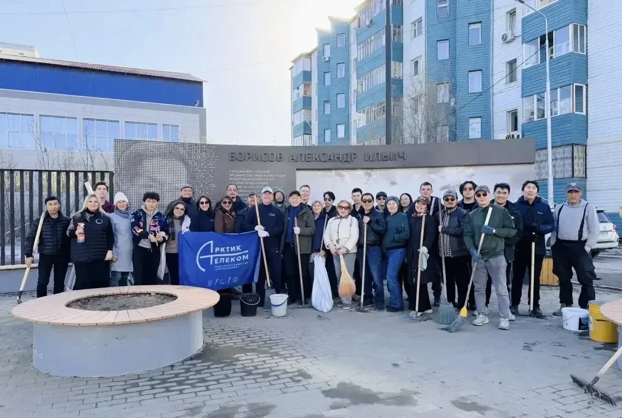 🍃В сквере имени Александра Борисова провели субботник  В сквере имени мастера связи Российской Федер