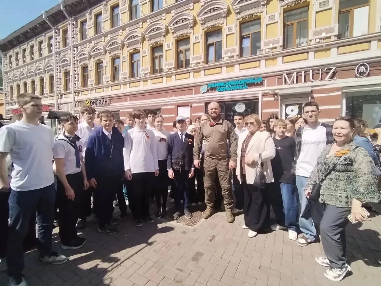 🇷🇺Учащиеся школы посетили открытие выставки народного художника Александра Шилова «Лица героев Росси