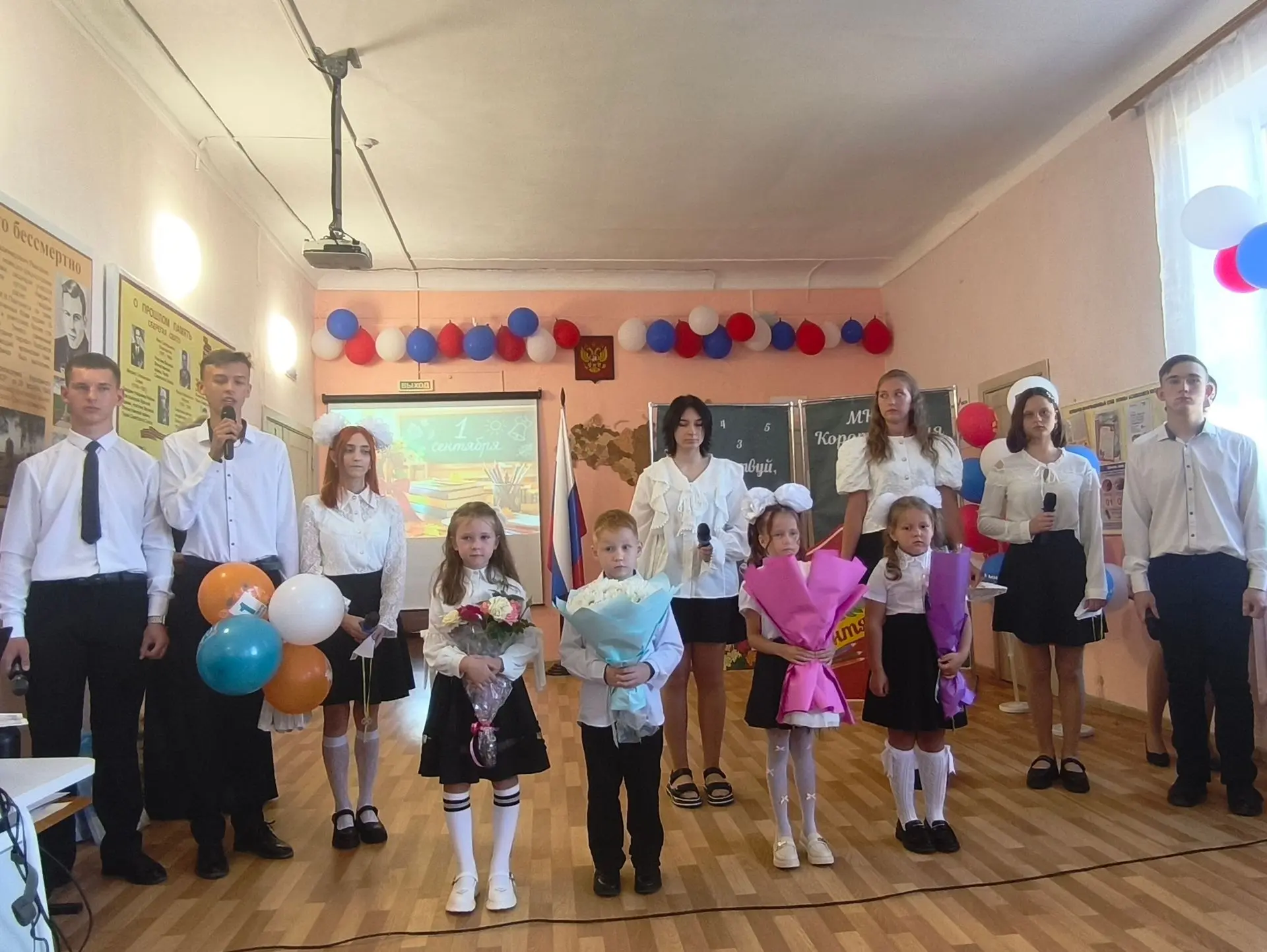 🔔  С Днем знаний! Праздничная линейка в нашей школе!