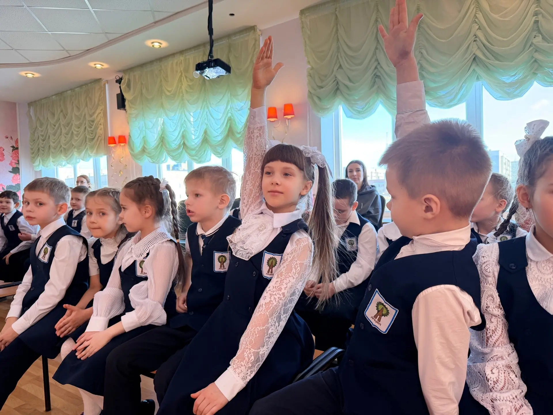 ЭТОТ ДЕНЬ - НЕ ПРОСТО ДАТА! РЕБЯТ ПРИНИМАЮТ в "ОРЛЯТА"!🦅🇷🇺  1⃣8⃣февраля в нашем Лицее состоялось по-