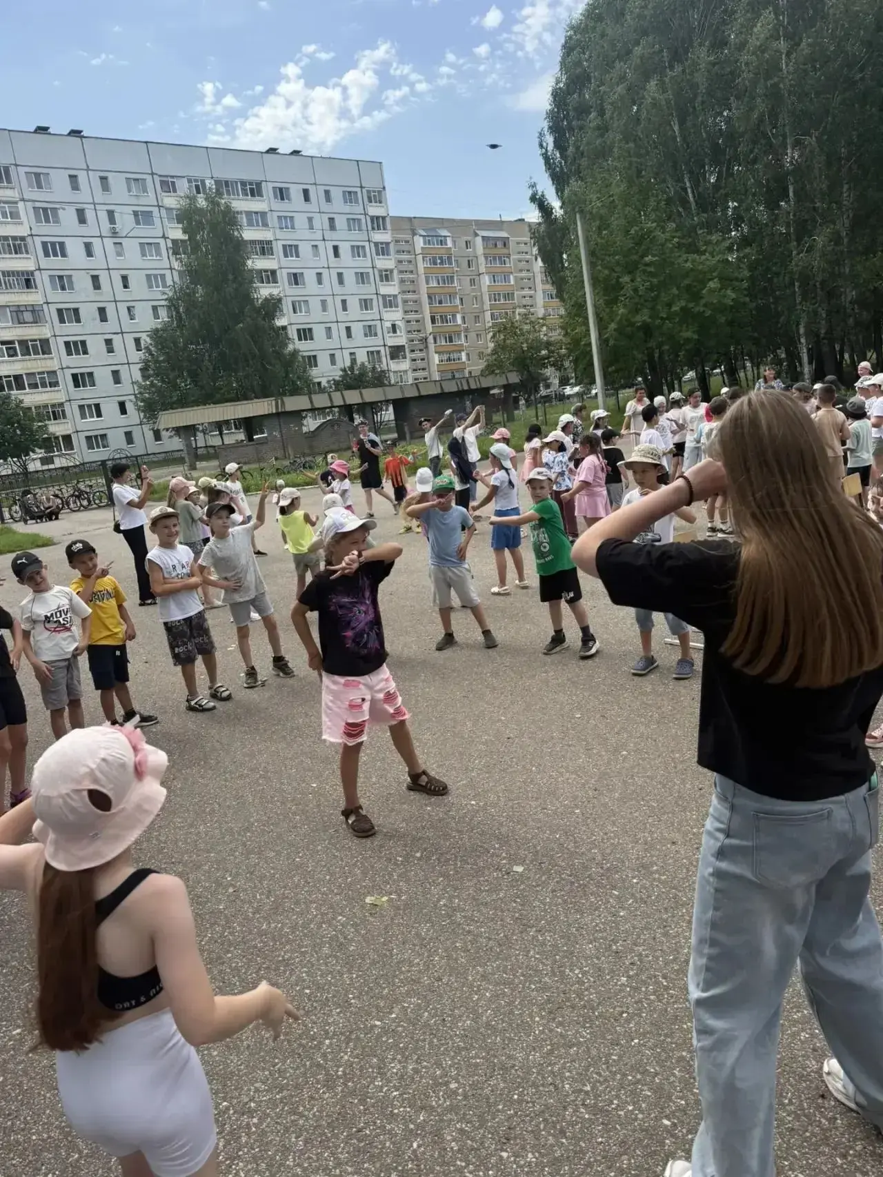 🌈 В лагере «Дорожная радуга» скучать некогда!
День начался бодро — с зарядки, чтобы проснулись не т