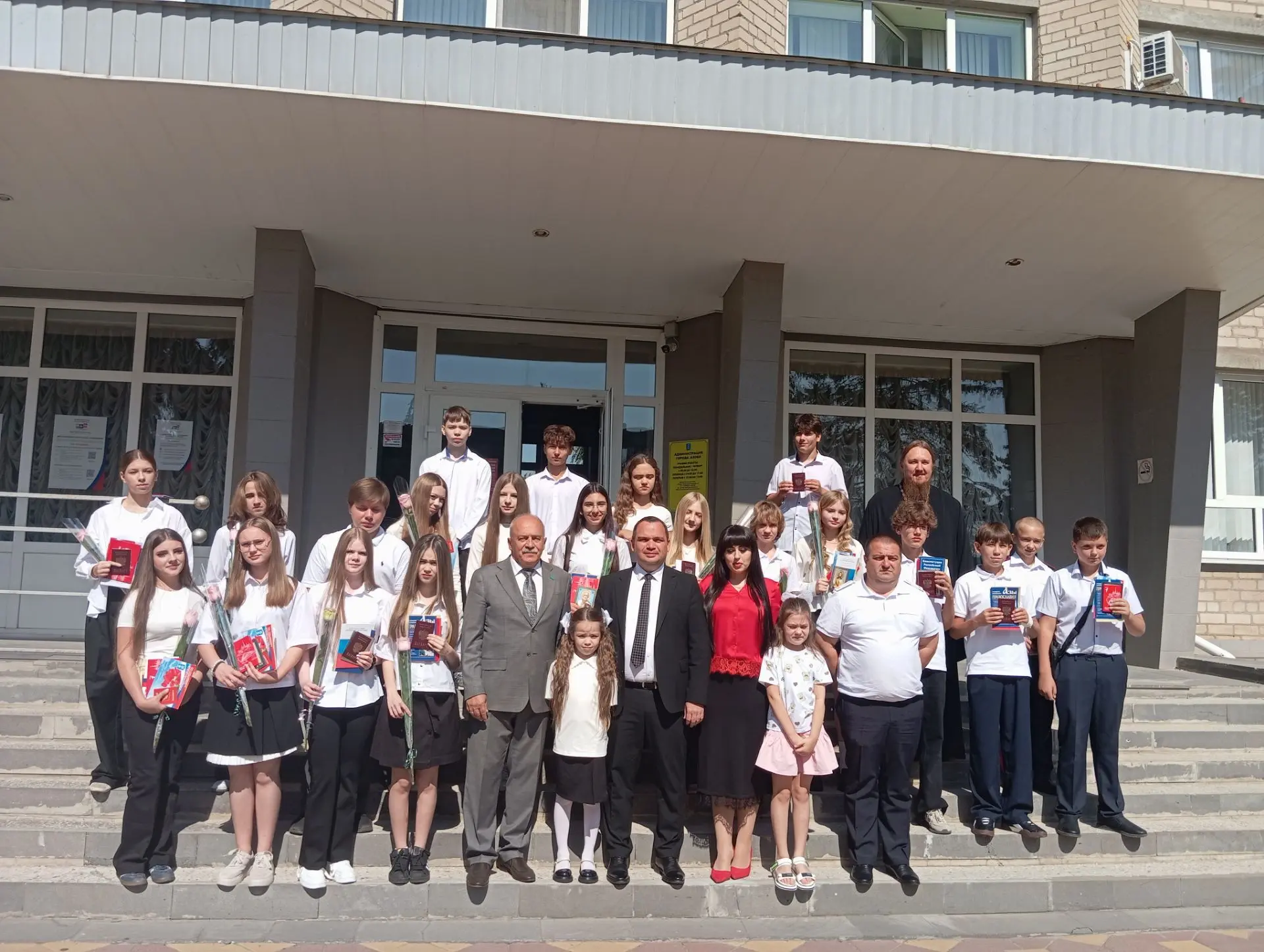 В Азове вручили первые паспорта 14-летним горожанам