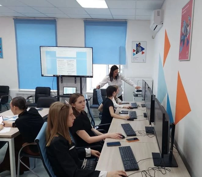 2,1 тыс. астраханцев вышли на работу после профориентации в Кадровом центре.