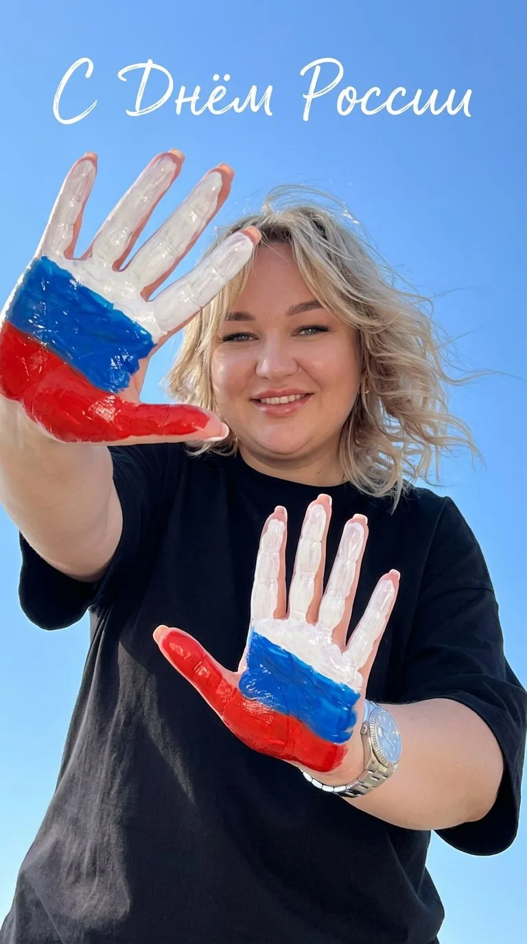 С праздником любимые! 
Желаю всем мирного неба над головой 🥹🙏🏻 пусть это все поскорее закончится 