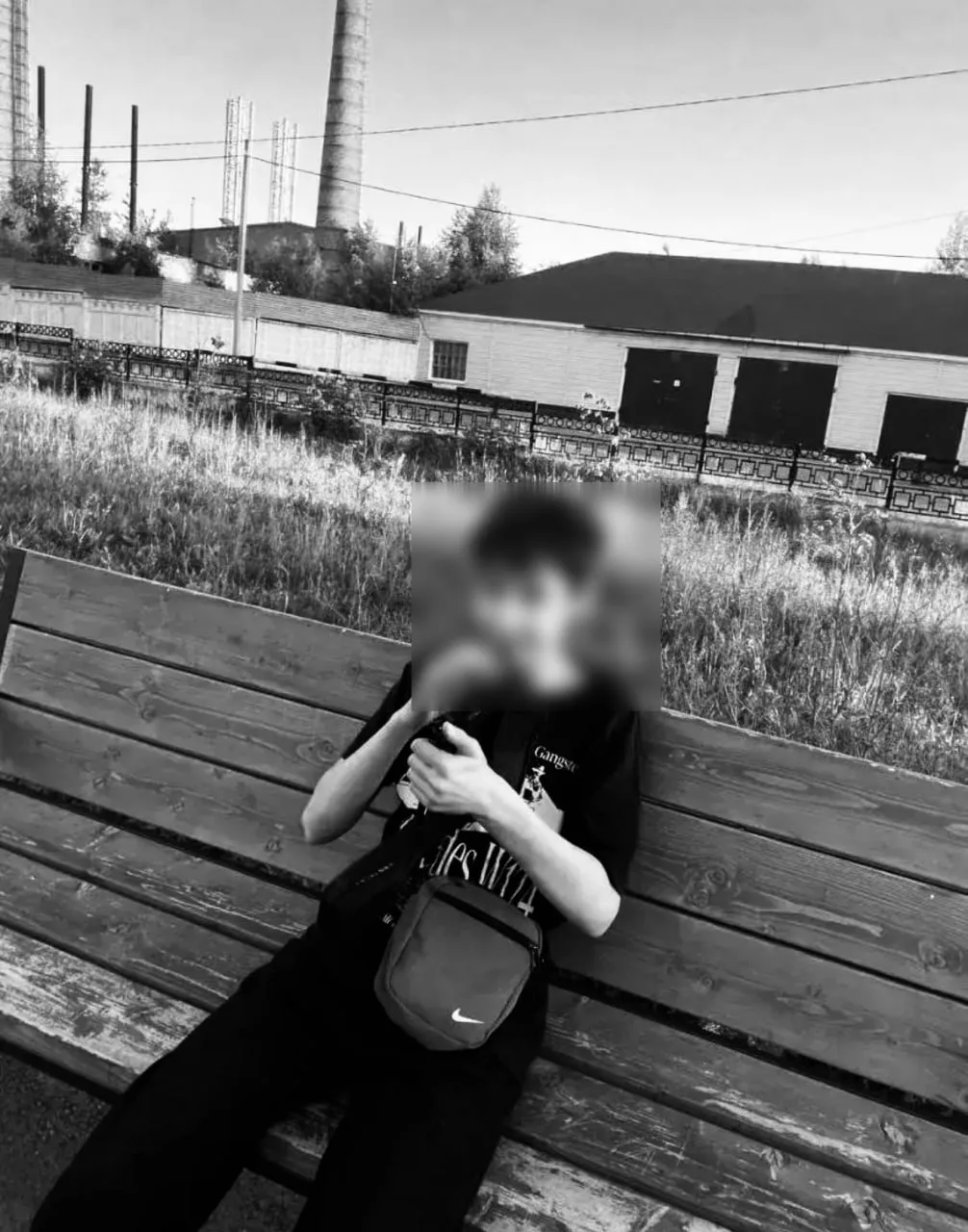 «Все собрались»: жители села помогли организовать похороны подростка, которого жестоко ...