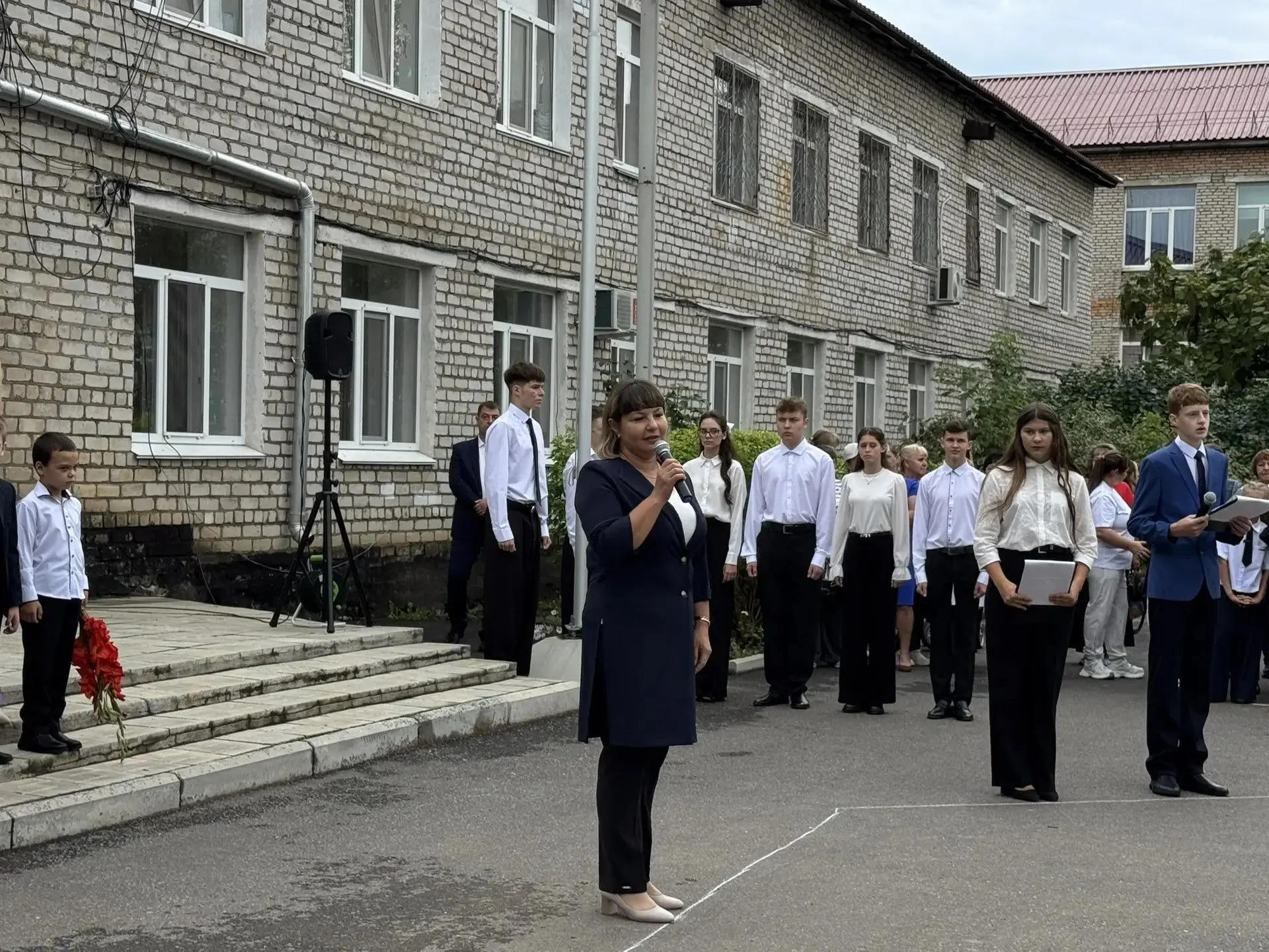 С новым учебным годом! В школах округа прошли торжественные линейки 🔔