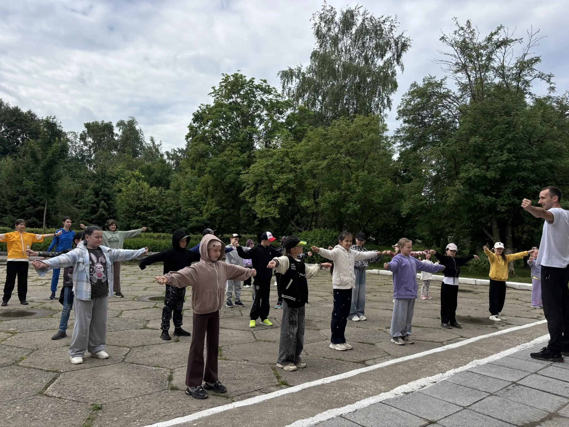 День заботы о себе и планете!

   В нашем лагере сегодня царила атмосфера здоровья и экологии! Мы пр