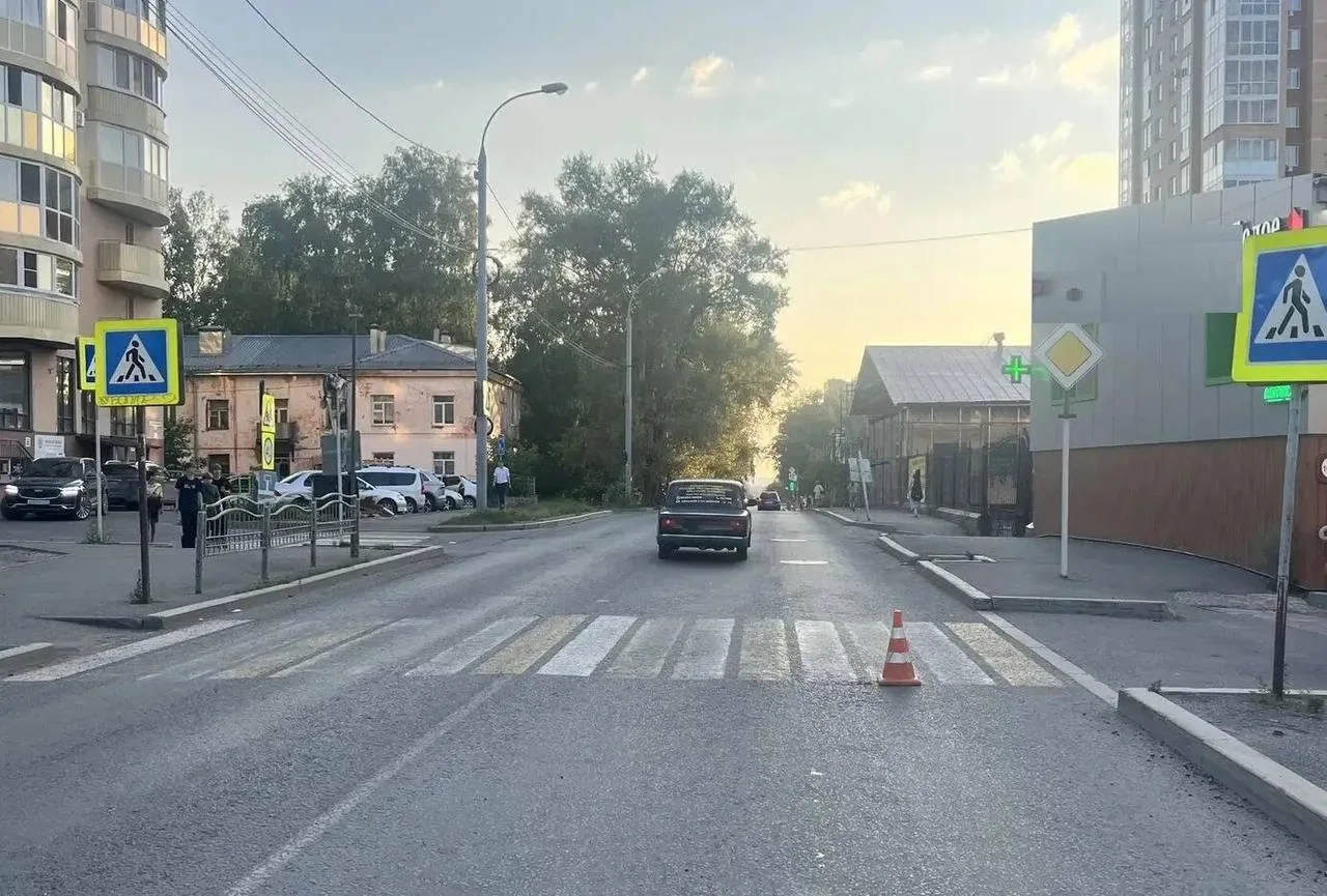 😱 В Томске на улице Сибирской автомобиль сбил коляску с 5-месячным ребенком