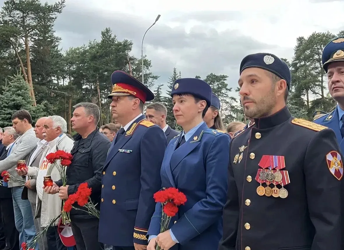 🎖️День памяти и скорби — памятная дата в России 

В 4 часа 22 июня 1941 года
началась Великая Отече