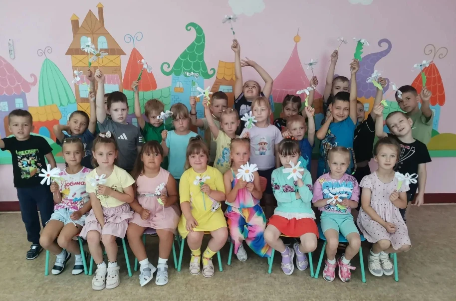 Сегодня в старшей и подготовительной группе Б состоялся мастер-класс "Ромашка на счасть...