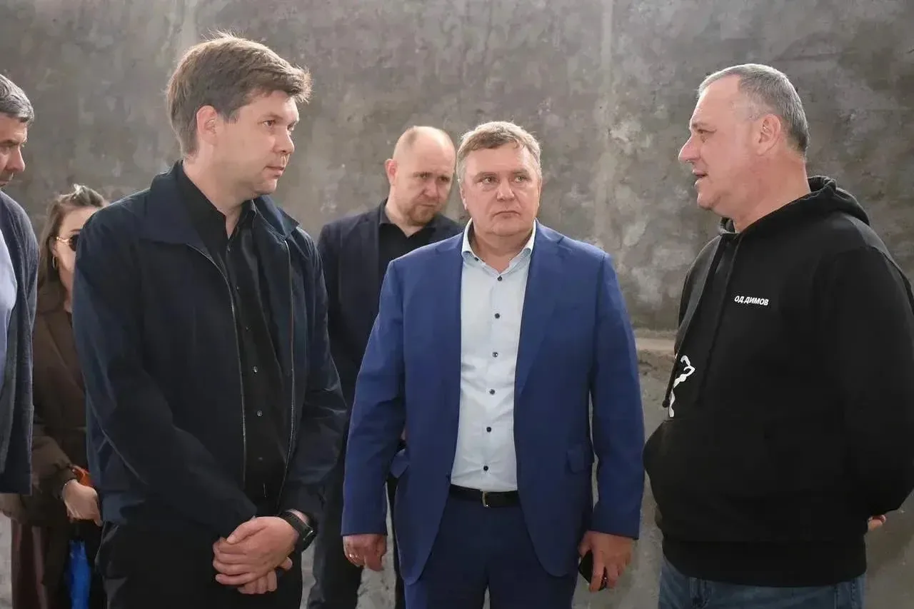 Показал, как работает наше транспортное предприятие, депутату Госдумы, секретарю реготделения «Едино