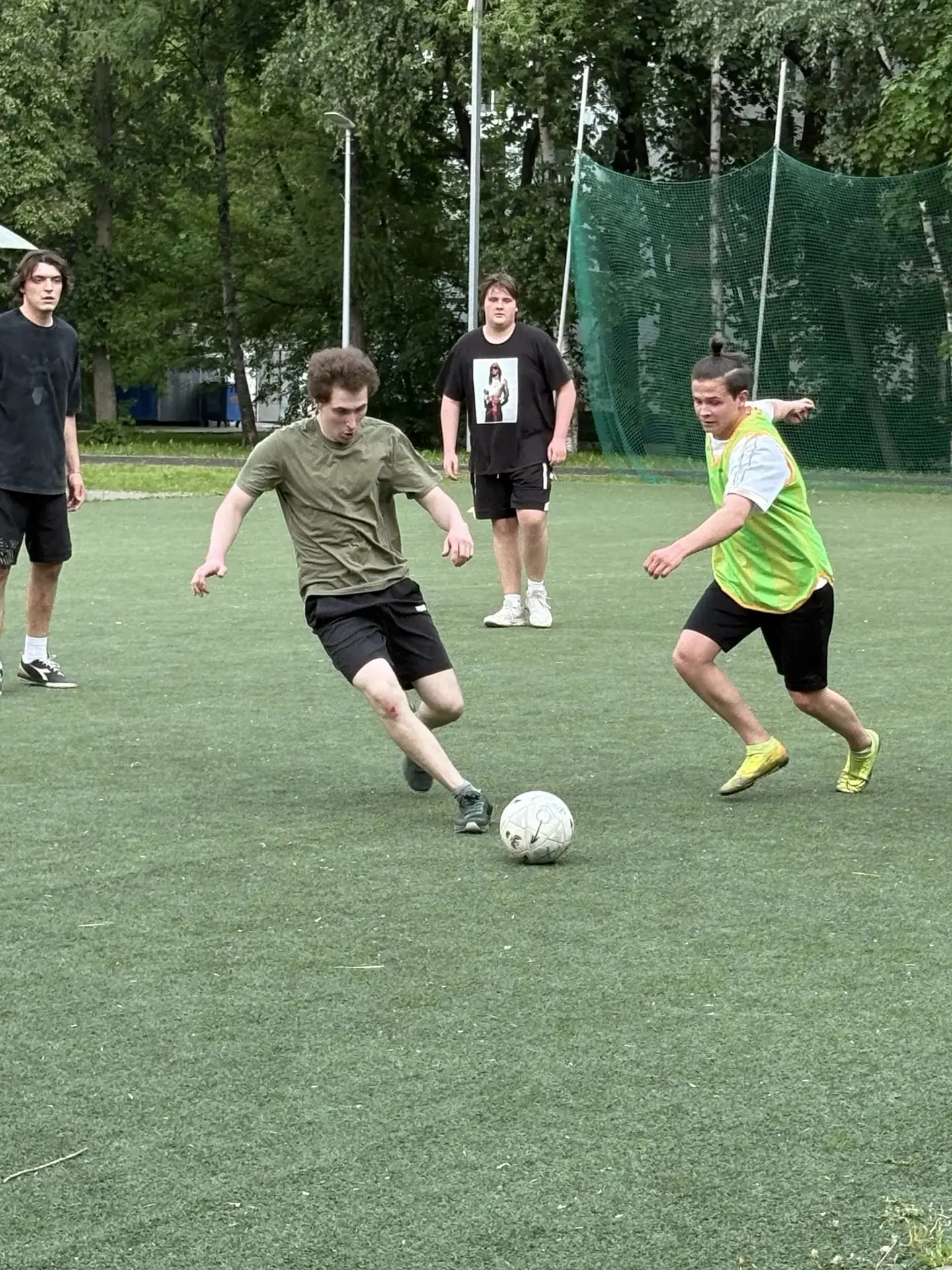 Одиннадцатиклассники против учителей — матч, которого ждали все ⚽  В школе состоялся яркий и долгожд