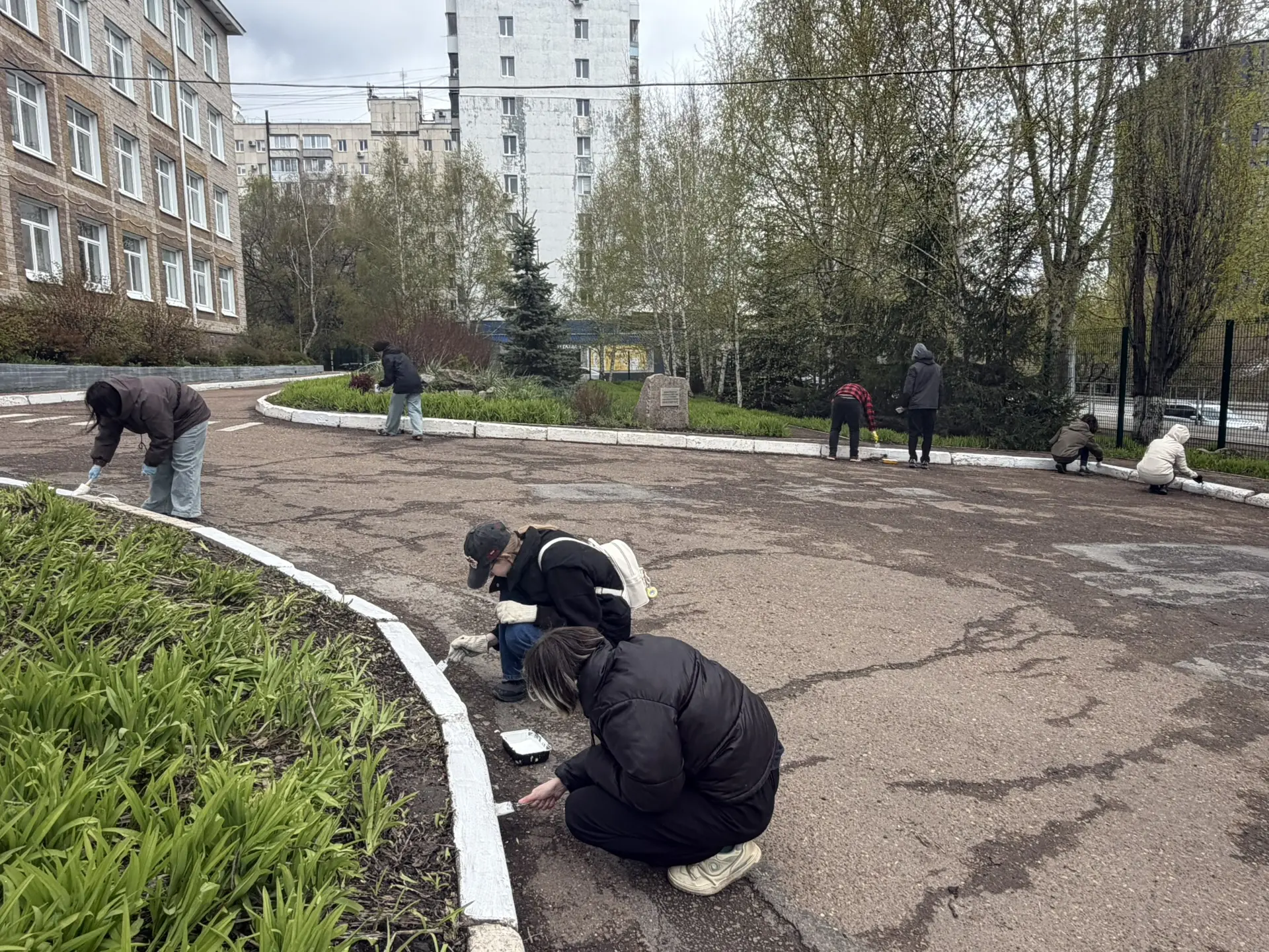 «У природы нет плохой погоды», — говорят те, кто сегодня вышел на общегородской субботник! 🌬🌧 Спасиб