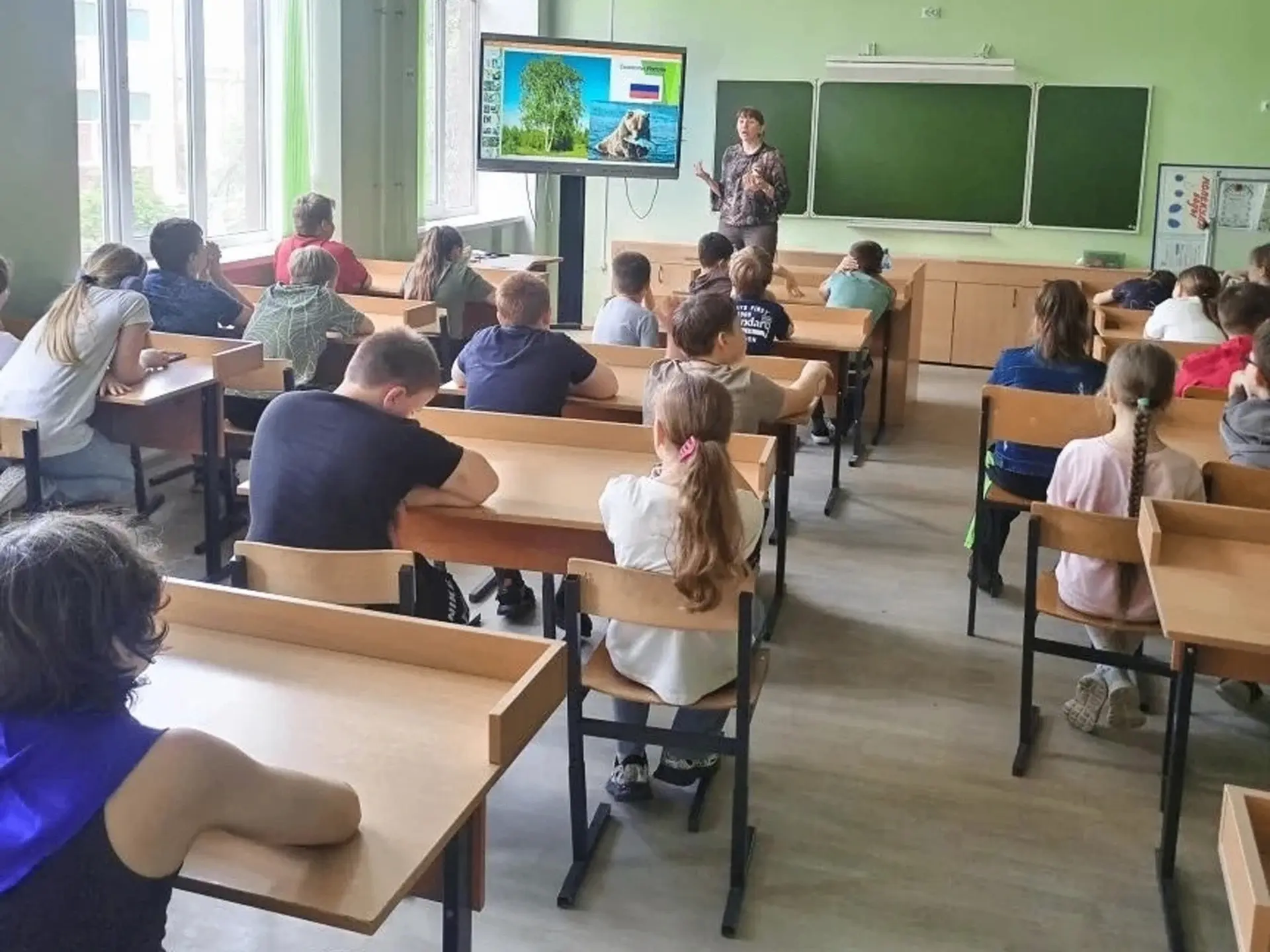 🌳 В школьном лагере «Берёзка» побывал в гостях музей «Курский соловей». Его сотрудники познакомили 