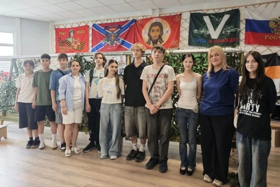 🇷🇺 Помогать — значит побеждать! 

Сегодня волонтёры из трудовой бригады нашей школы доказали: кани